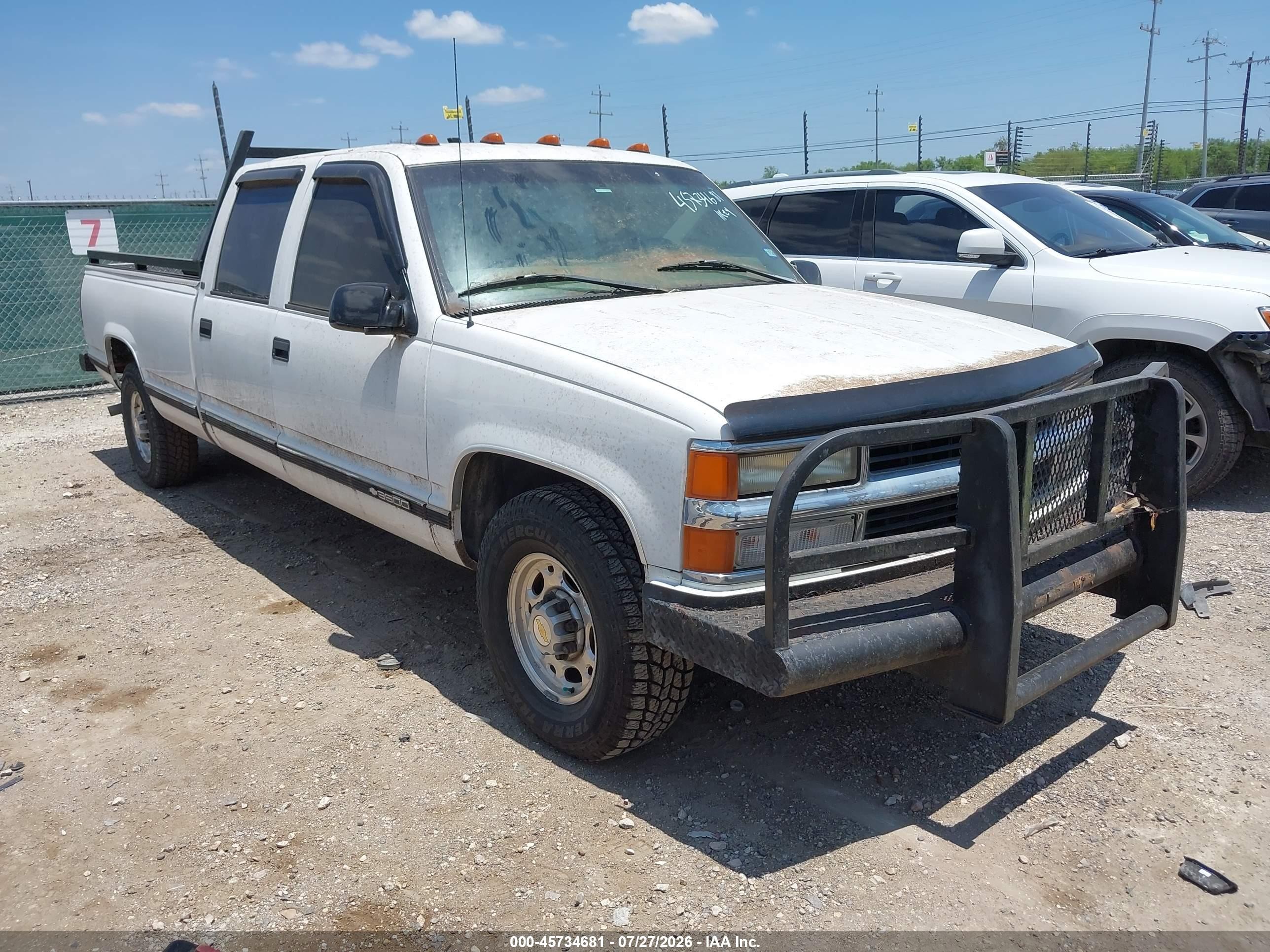 1999 Chevrolet Silverado 3500, VIN 1GCGC33R2XF028813 — Normal wear