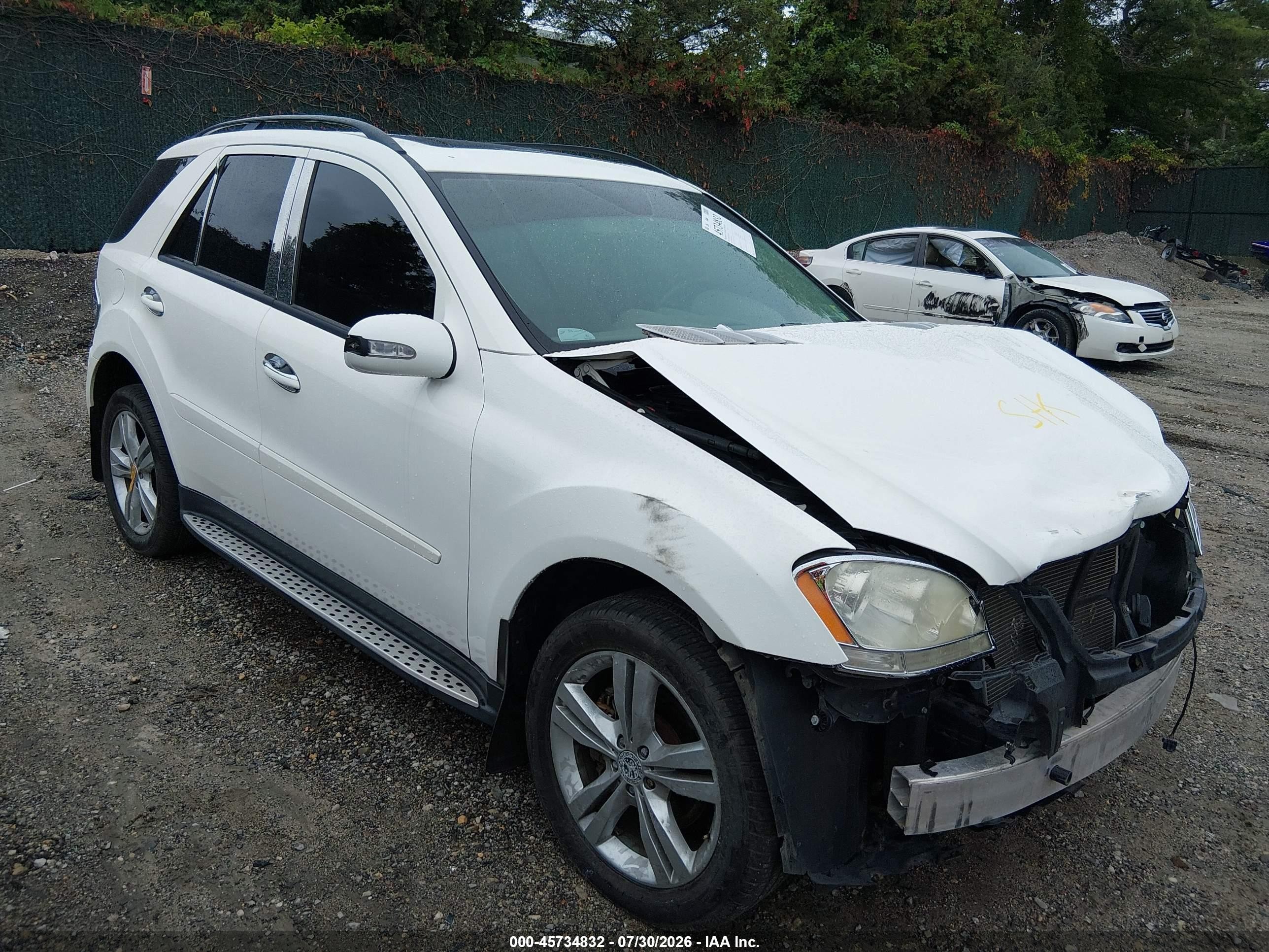 2006 Mercedes-Benz M 350, VIN 4JGBB86E16A022642 — Front end