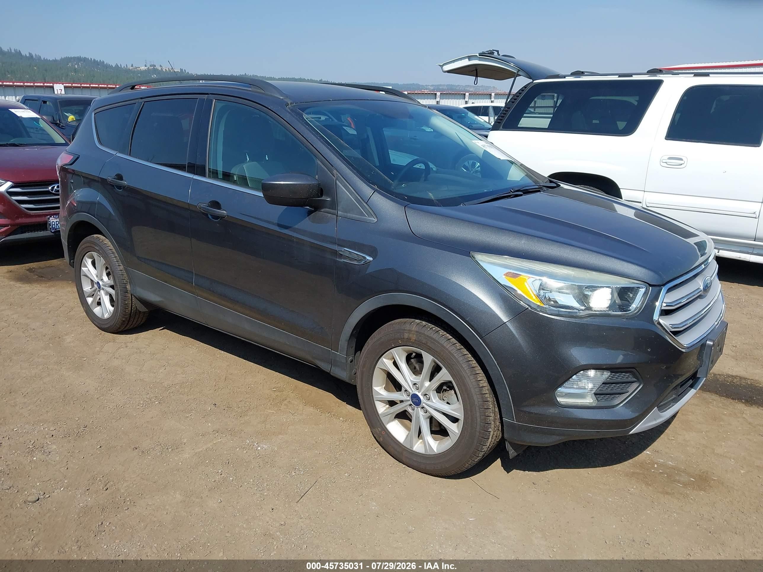 2018 Ford Escape SE, VIN 1FMCU9GD7JUB44133 — Normal wear