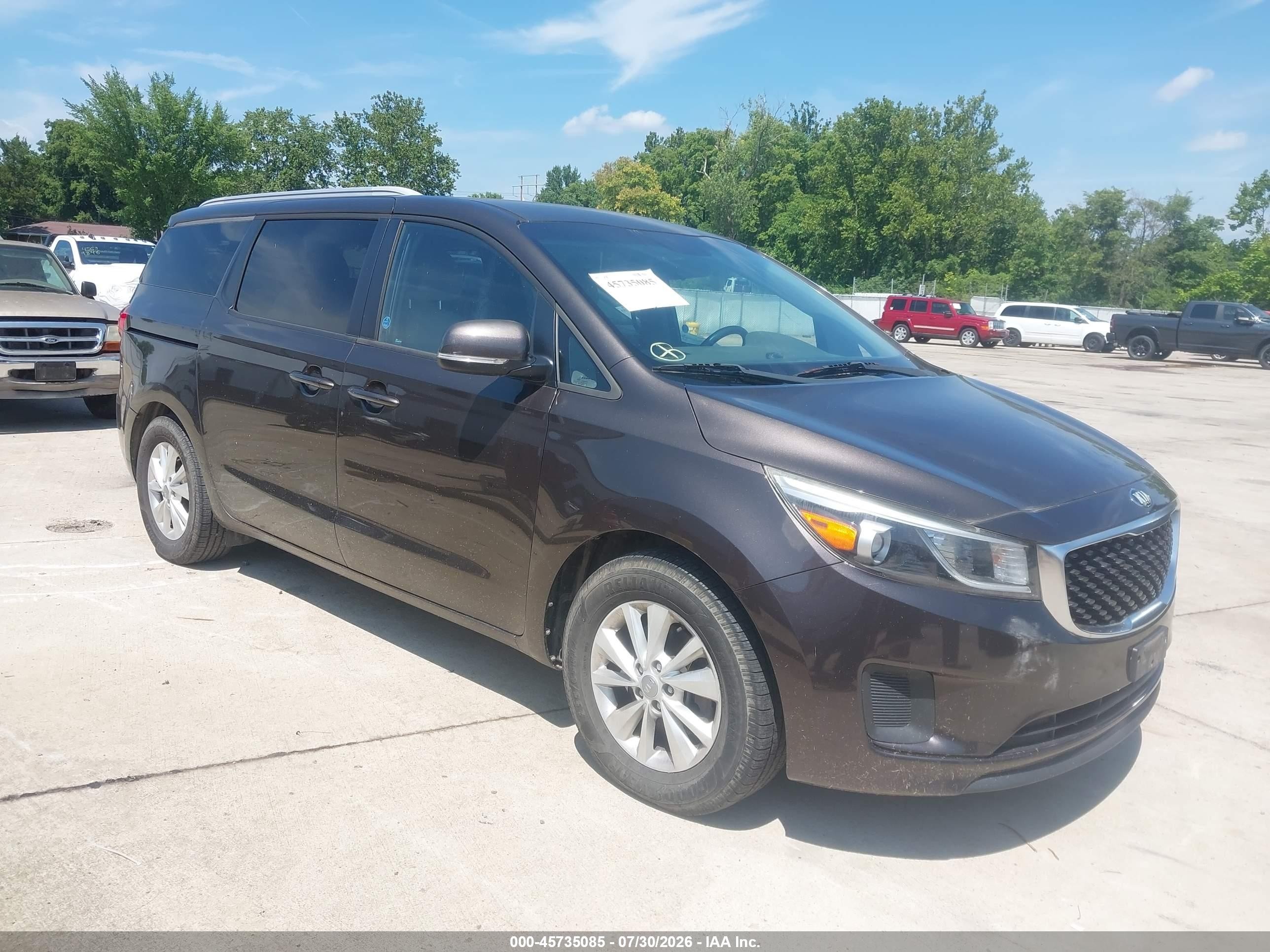 2015 Kia Sedona LX, VIN KNDMB5C15F6032722 — Front end