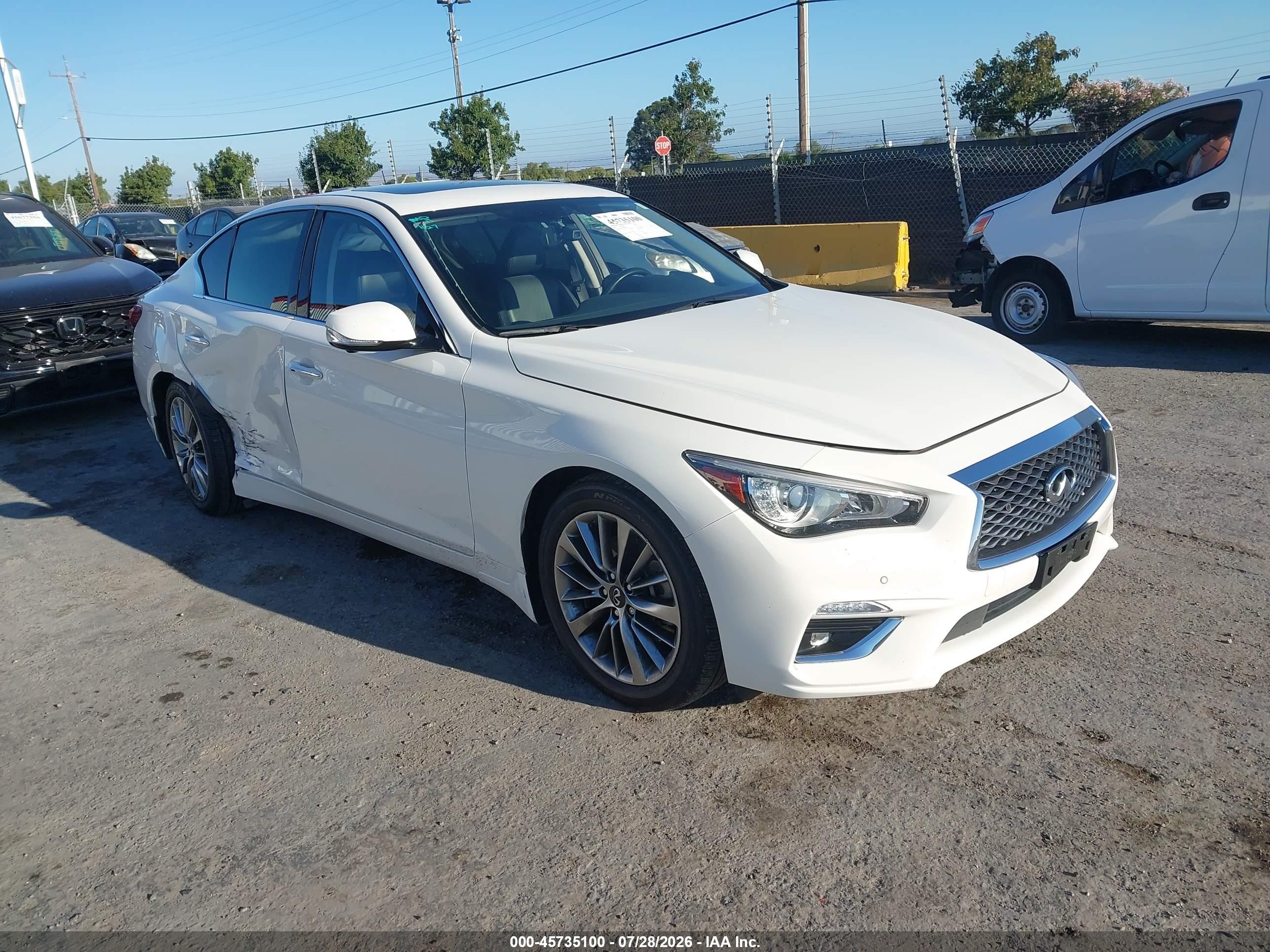 2022 Infiniti Q50 Luxe, VIN JN1EV7BP9NM310418 — Side