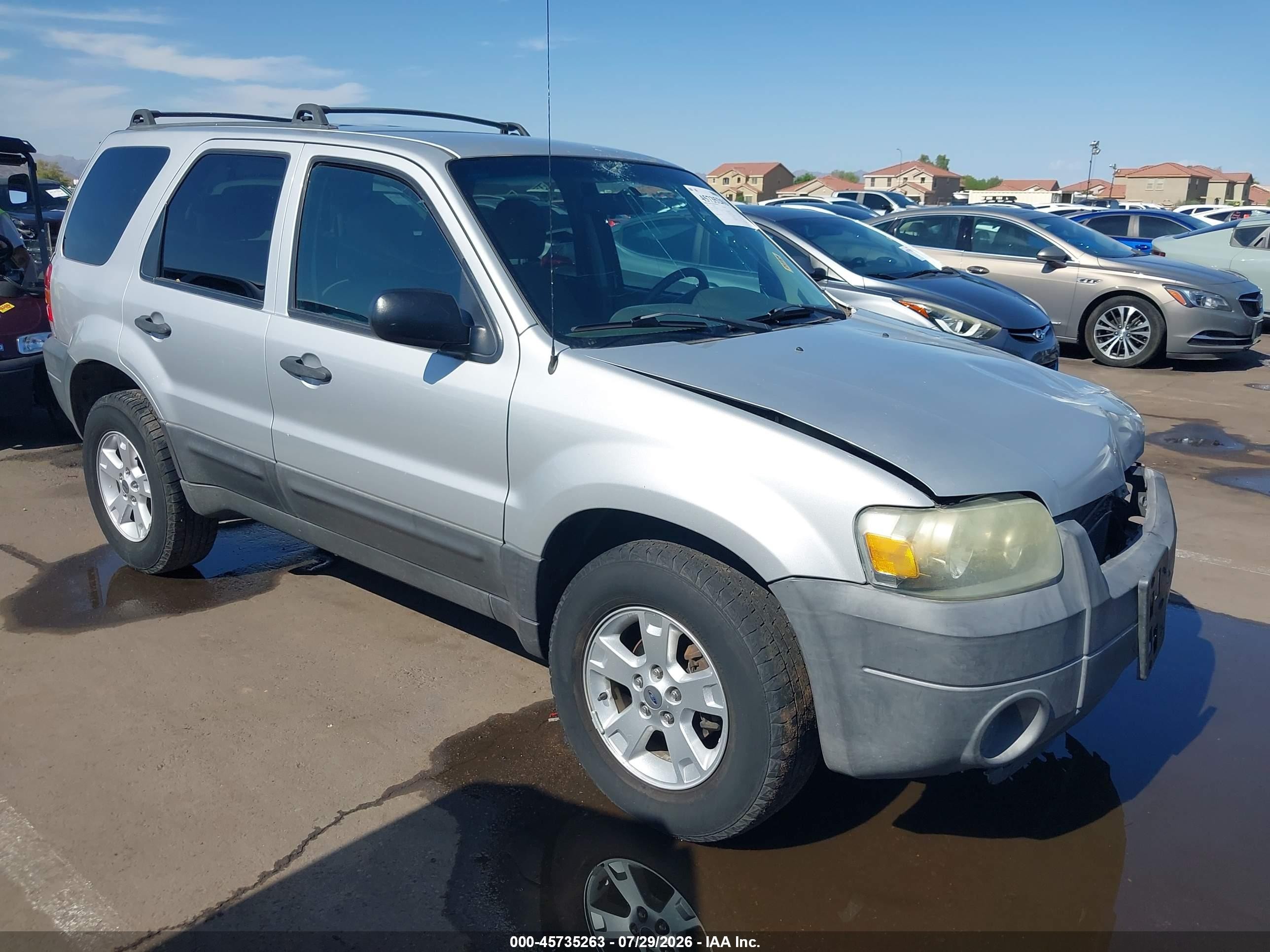 2005 Ford Escape XLT, VIN 1FMCU03145DA08507 — Front end
