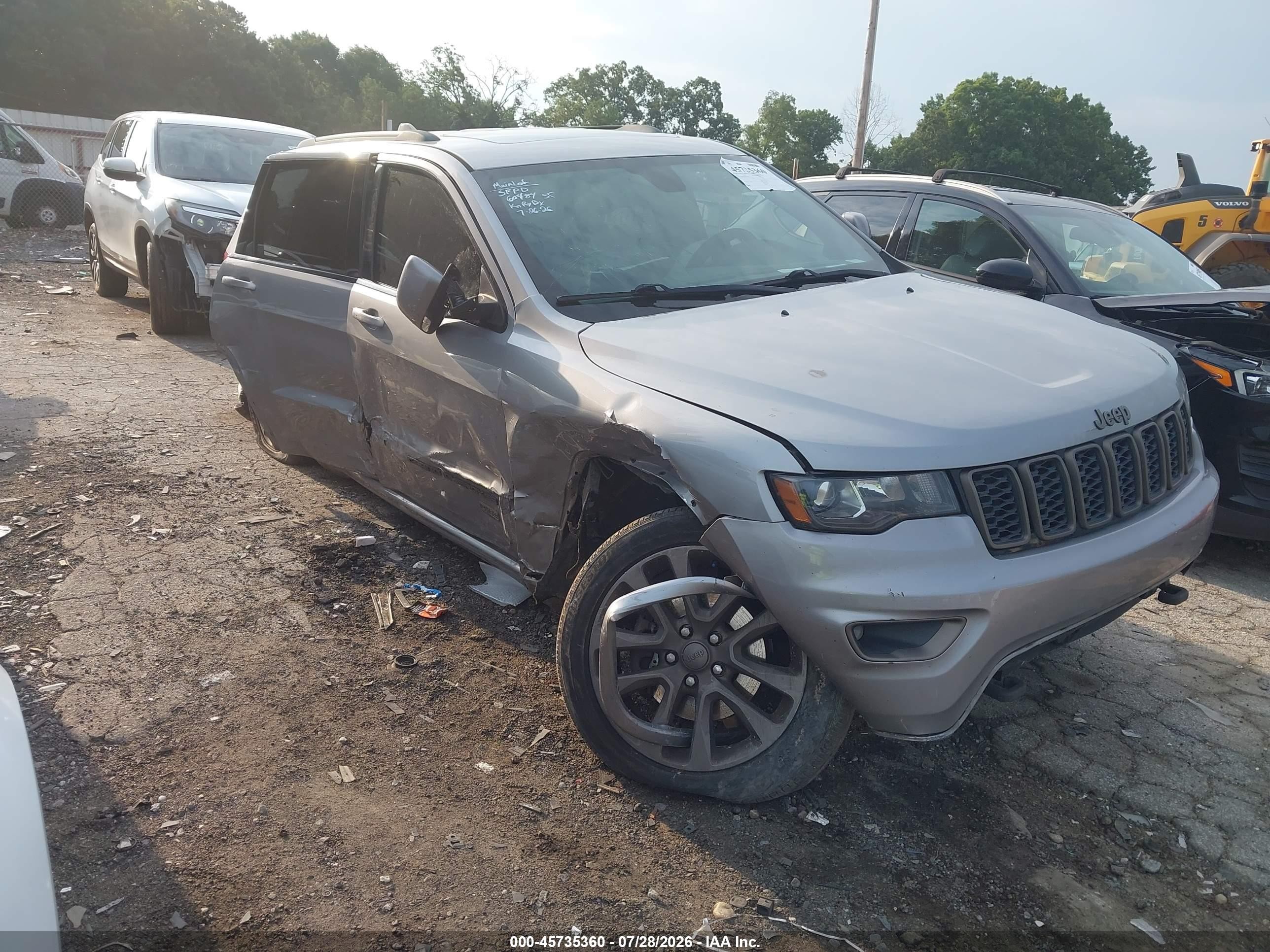 2016 Jeep Grand Cherokee Limited, VIN 1C4RJEBG0GC506643 — Side