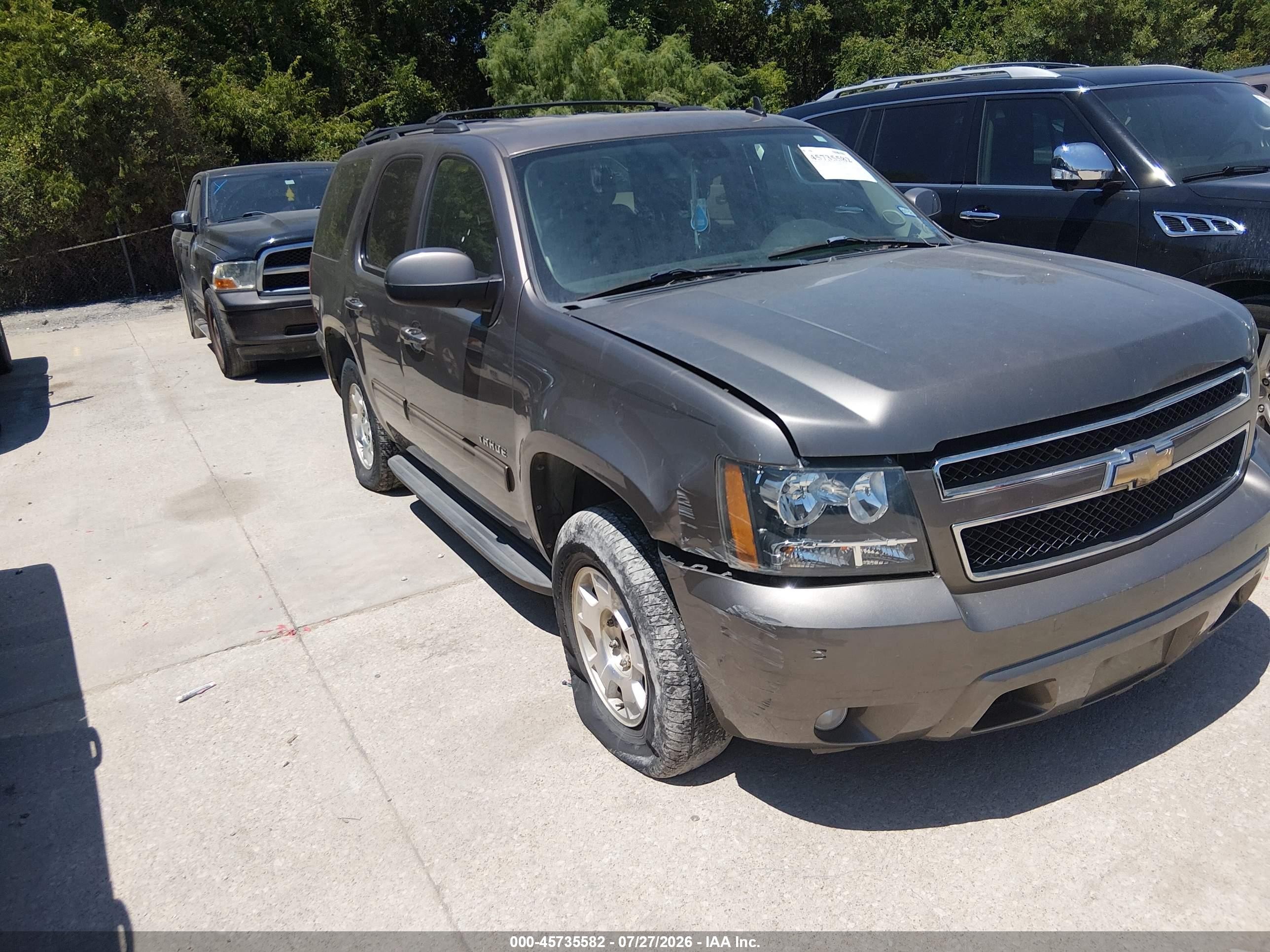 2011 Chevrolet Tahoe LT, VIN 1GNSCBE06BR238154 — Normal wear