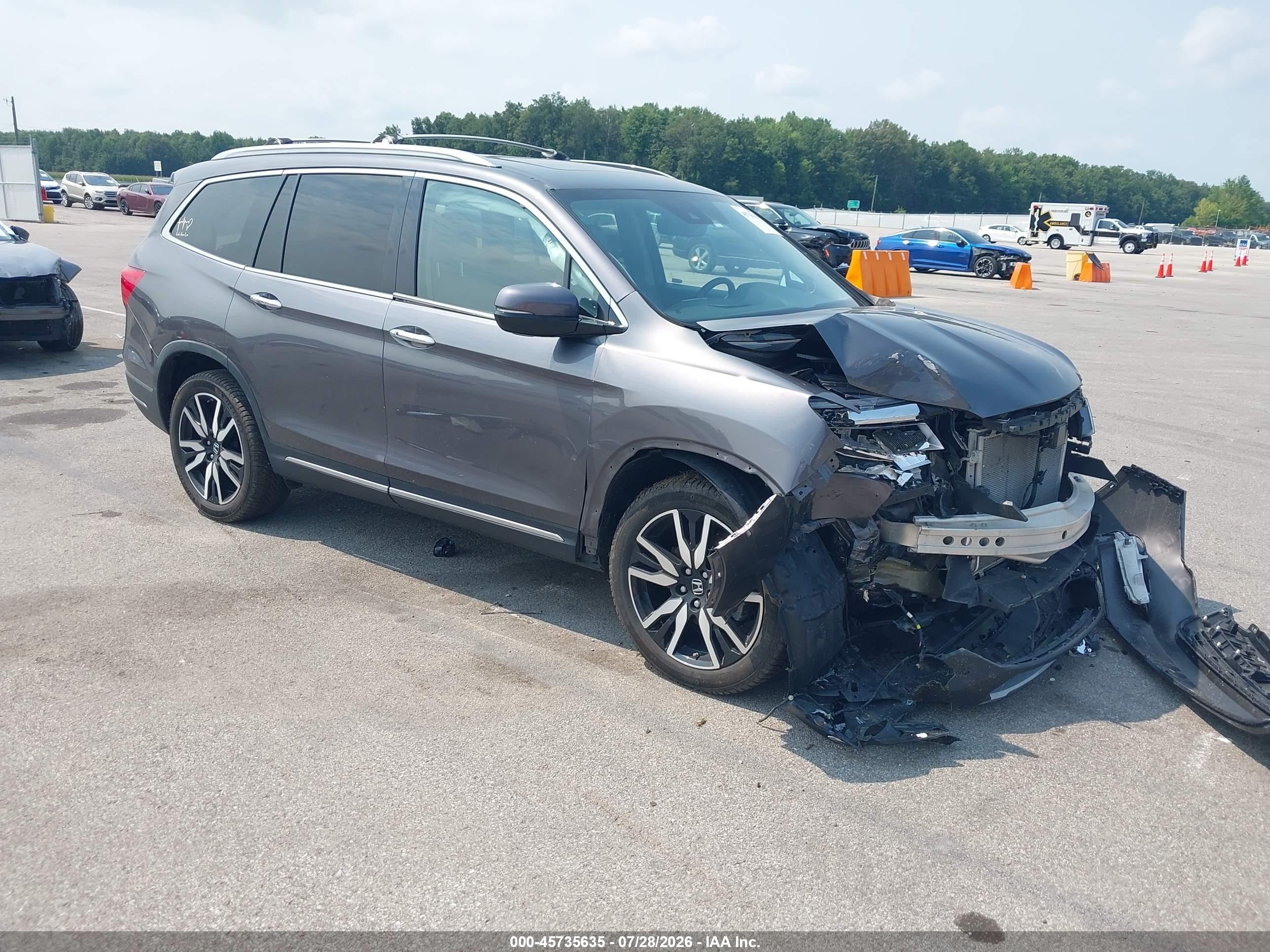 2019 Honda Pilot Touring 8-Passenger, VIN 5FNYF6H95KB019512 — Front end