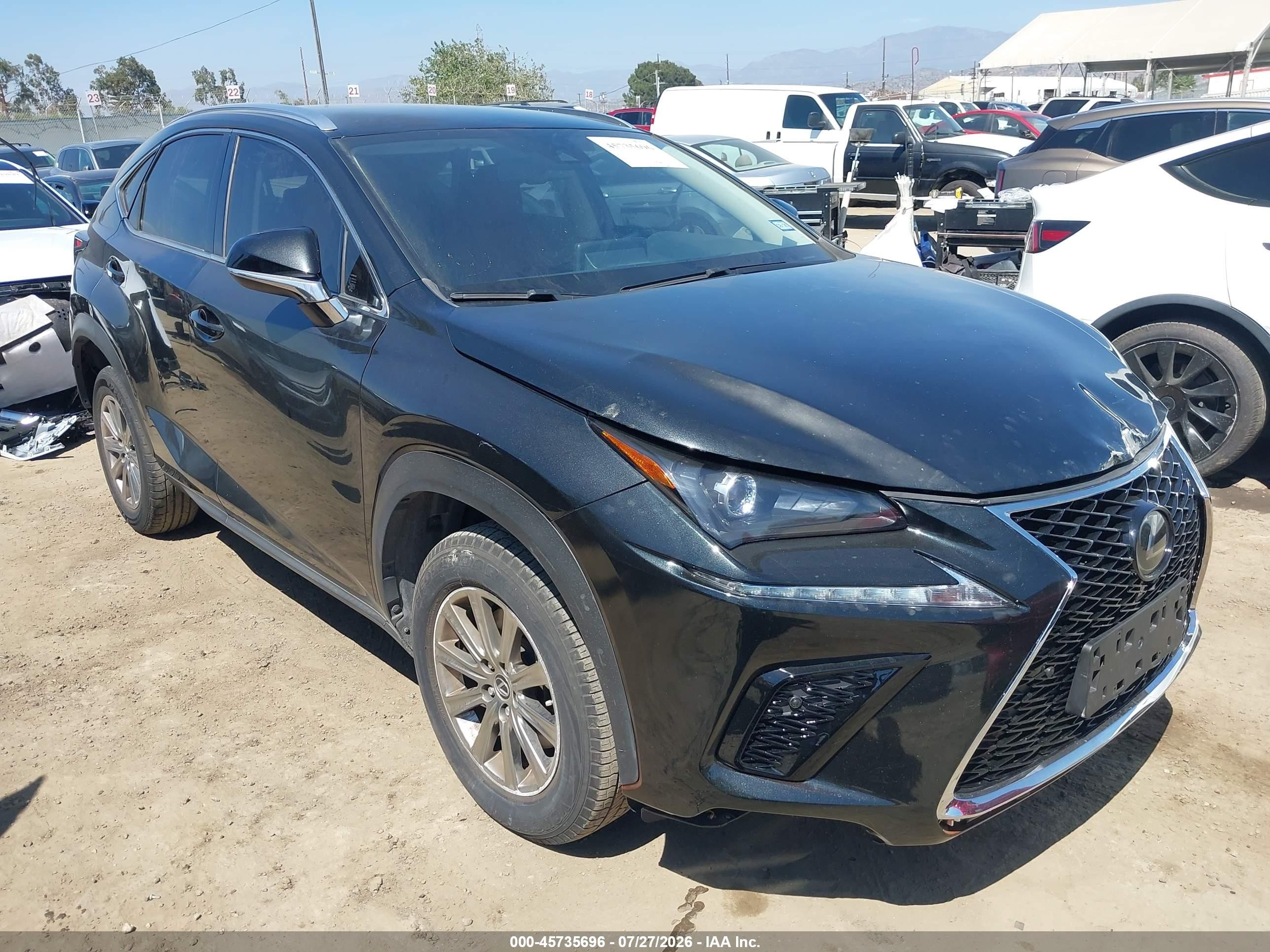 2021 Lexus NX 300, VIN JTJDARBZ0M2199010 — Перед