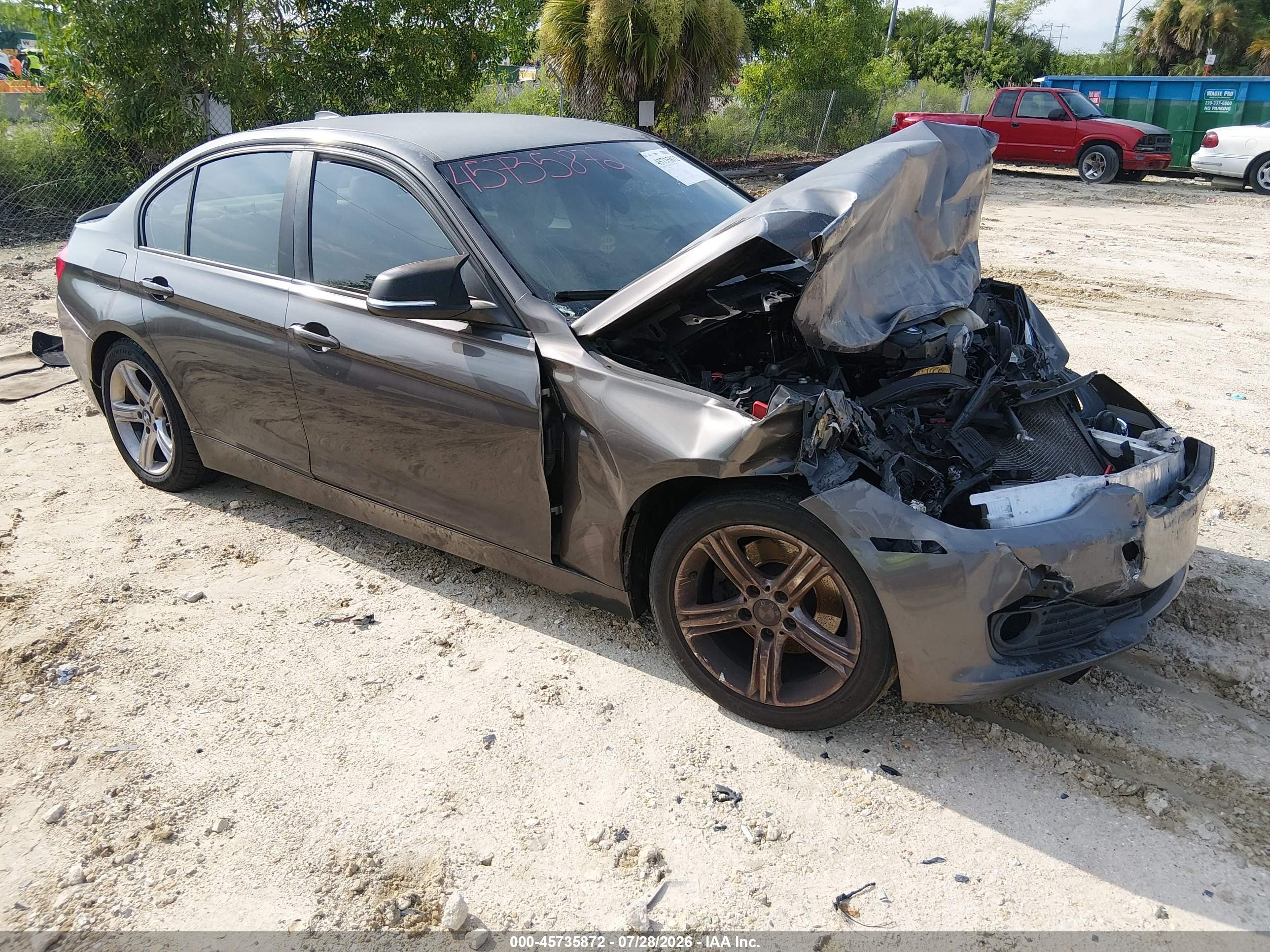 2014 BMW 3 Series 320i, VIN WBA3B1G55ENT00526 — Front end