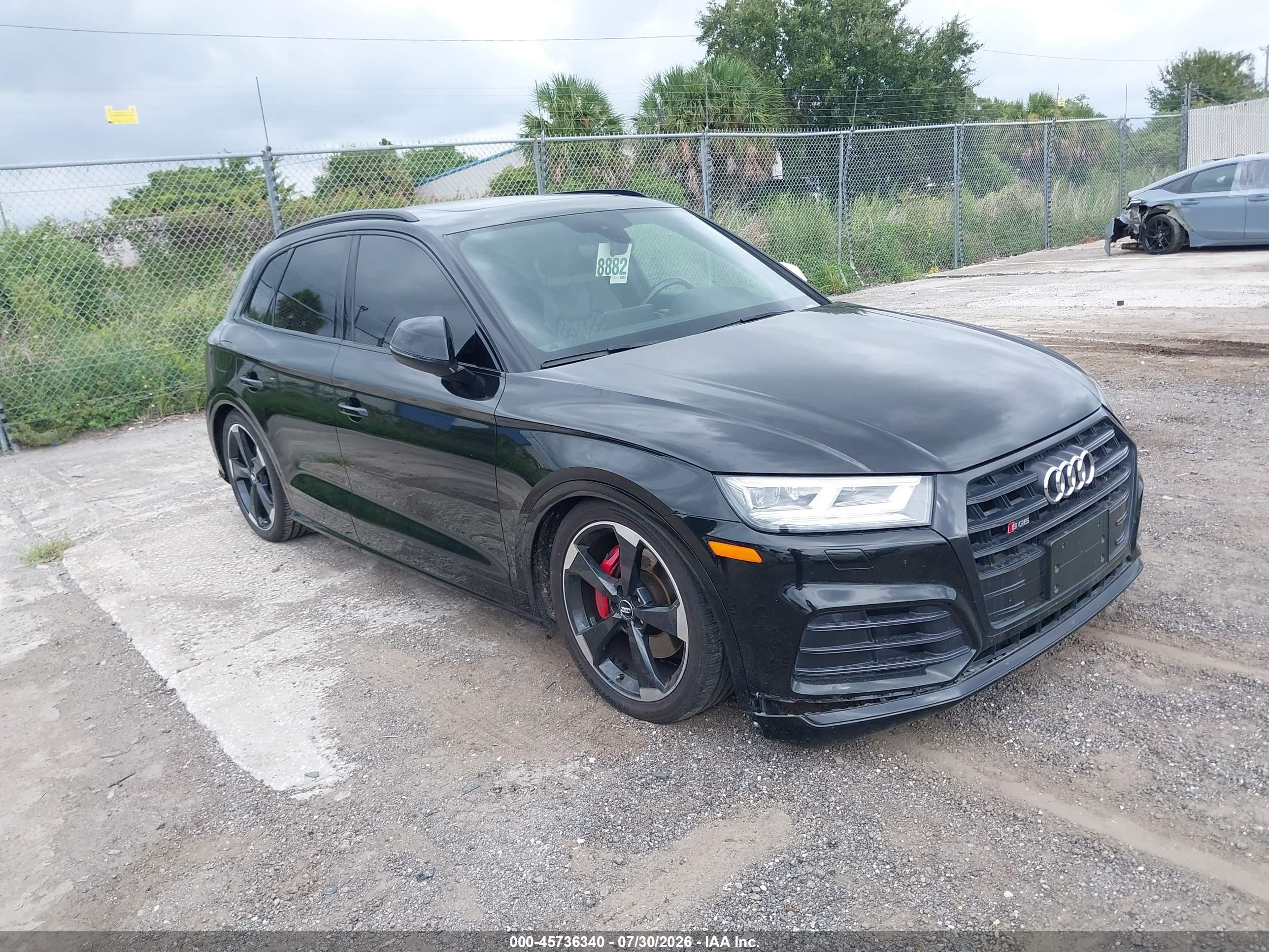 2019 Audi SQ5 Premium Plus, VIN WA1B4AFYXK2027174 — Бок