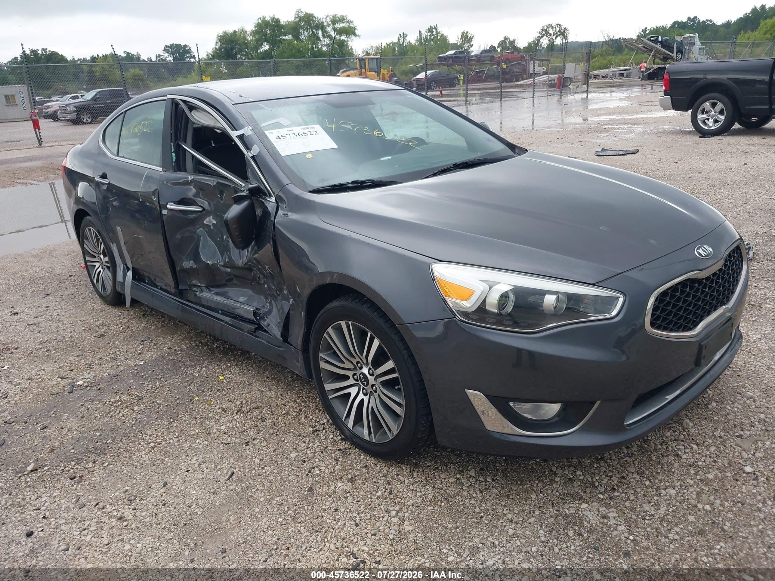 2015 Kia Cadenza Premium, VIN KNALN4D76F5169395 — Бок