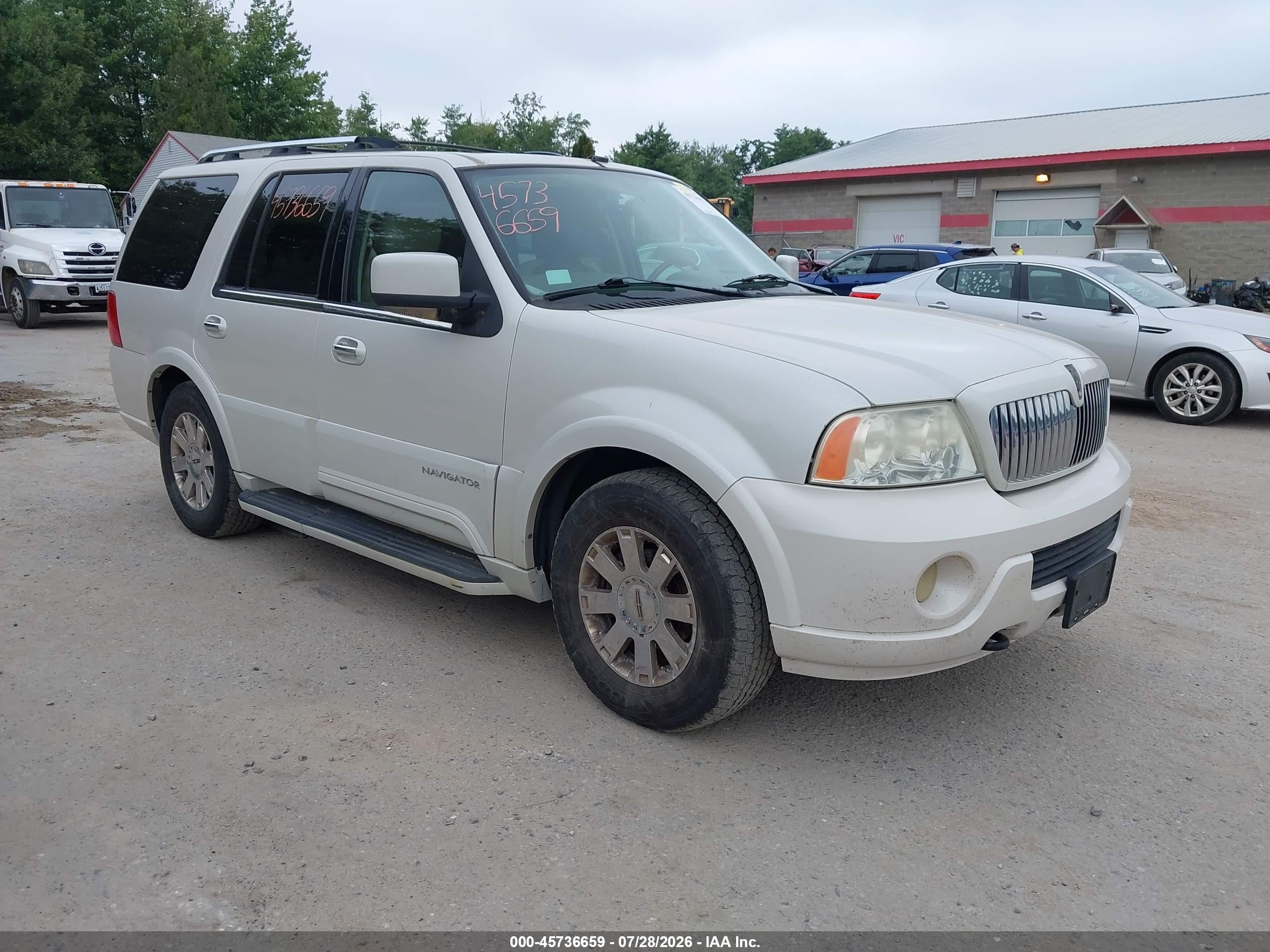 2004 Lincoln Navigator Luxury, VIN 5LMFU27R54LJ40170 — Normal wear