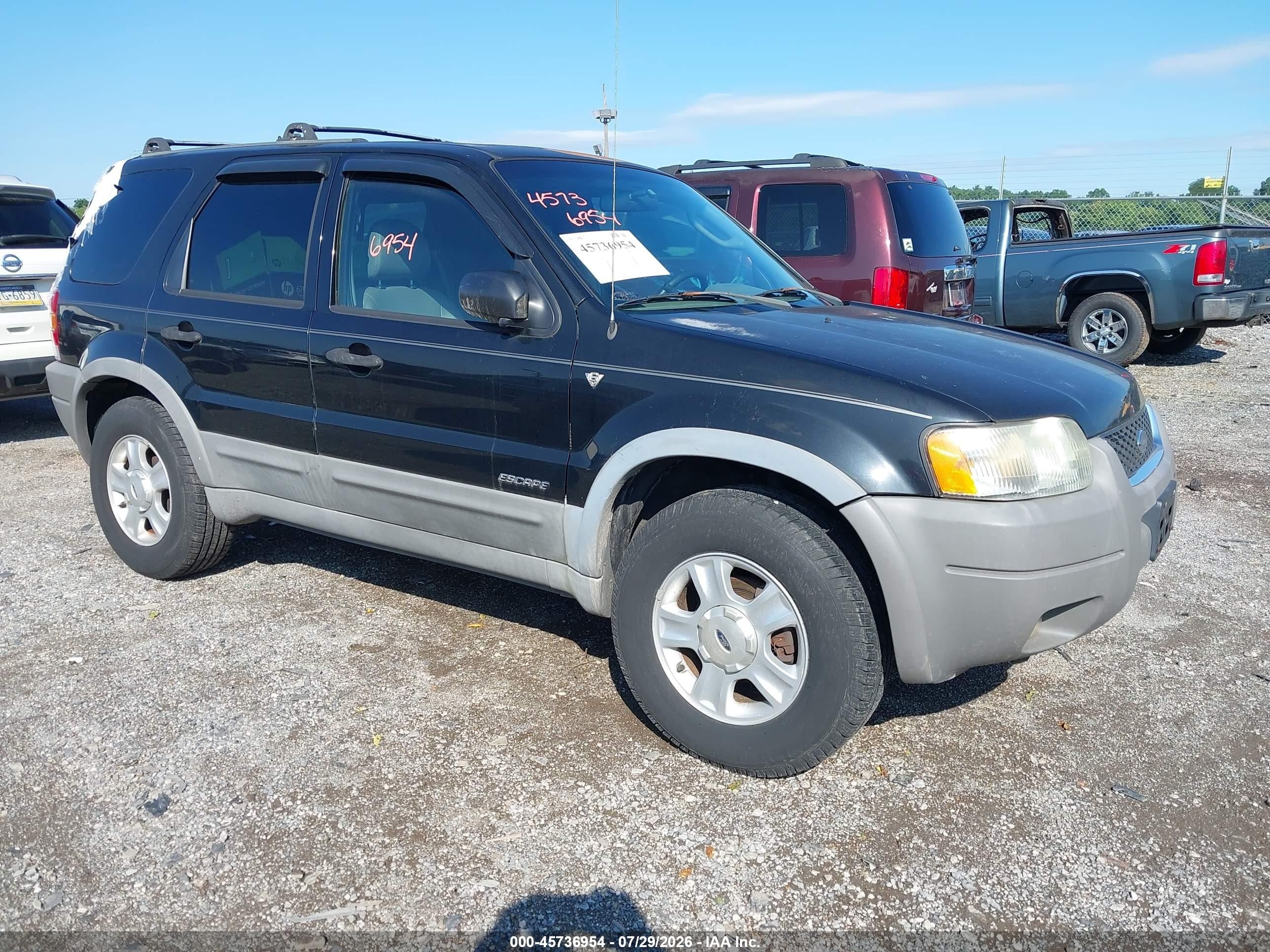 2002 Ford Escape XLT Choice, VIN 1FMCU04102KA69097 — Бок