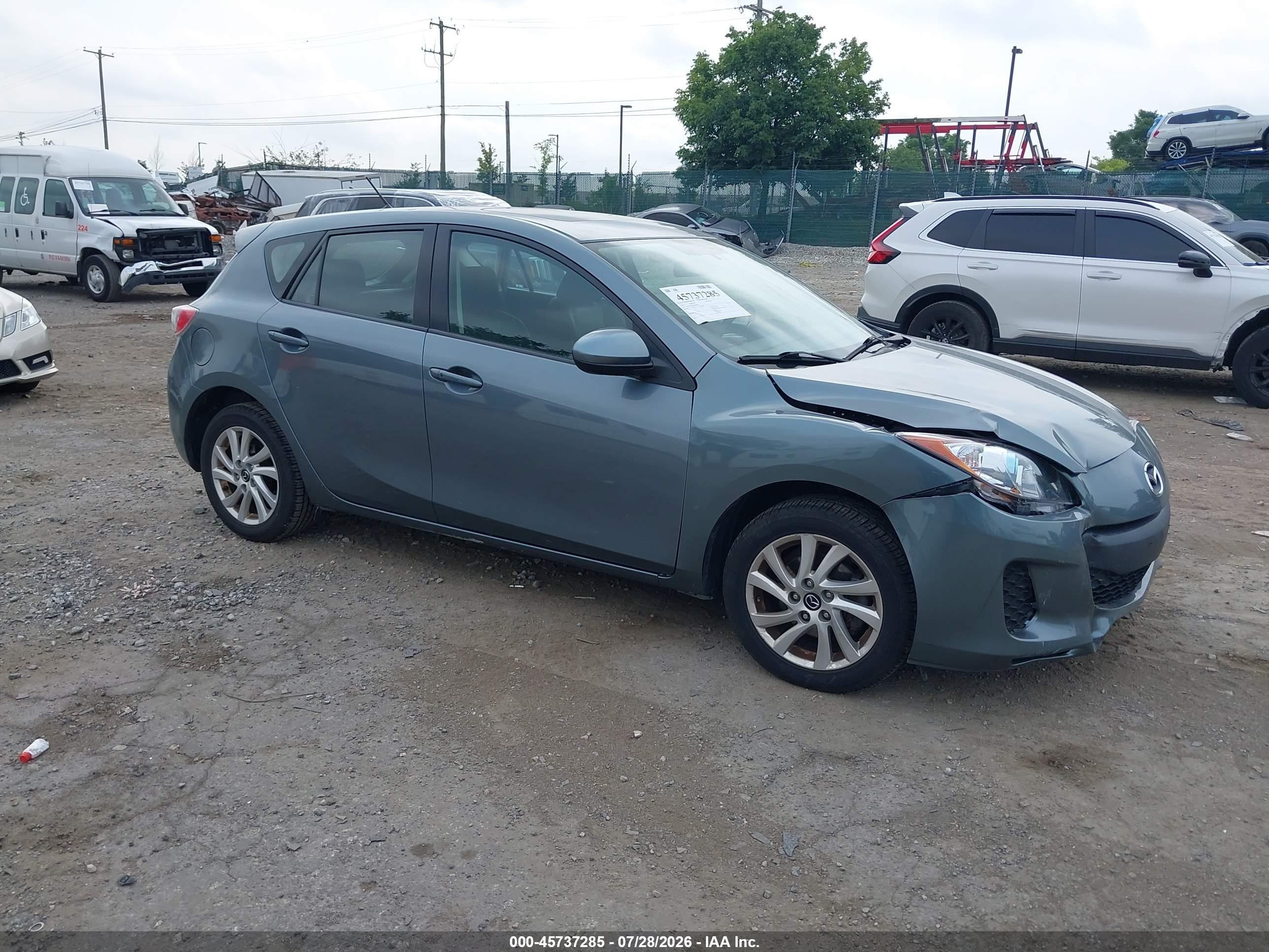 2013 Mazda 3 i Grand Touring, VIN JM1BL1MPXD1789948 — Front end