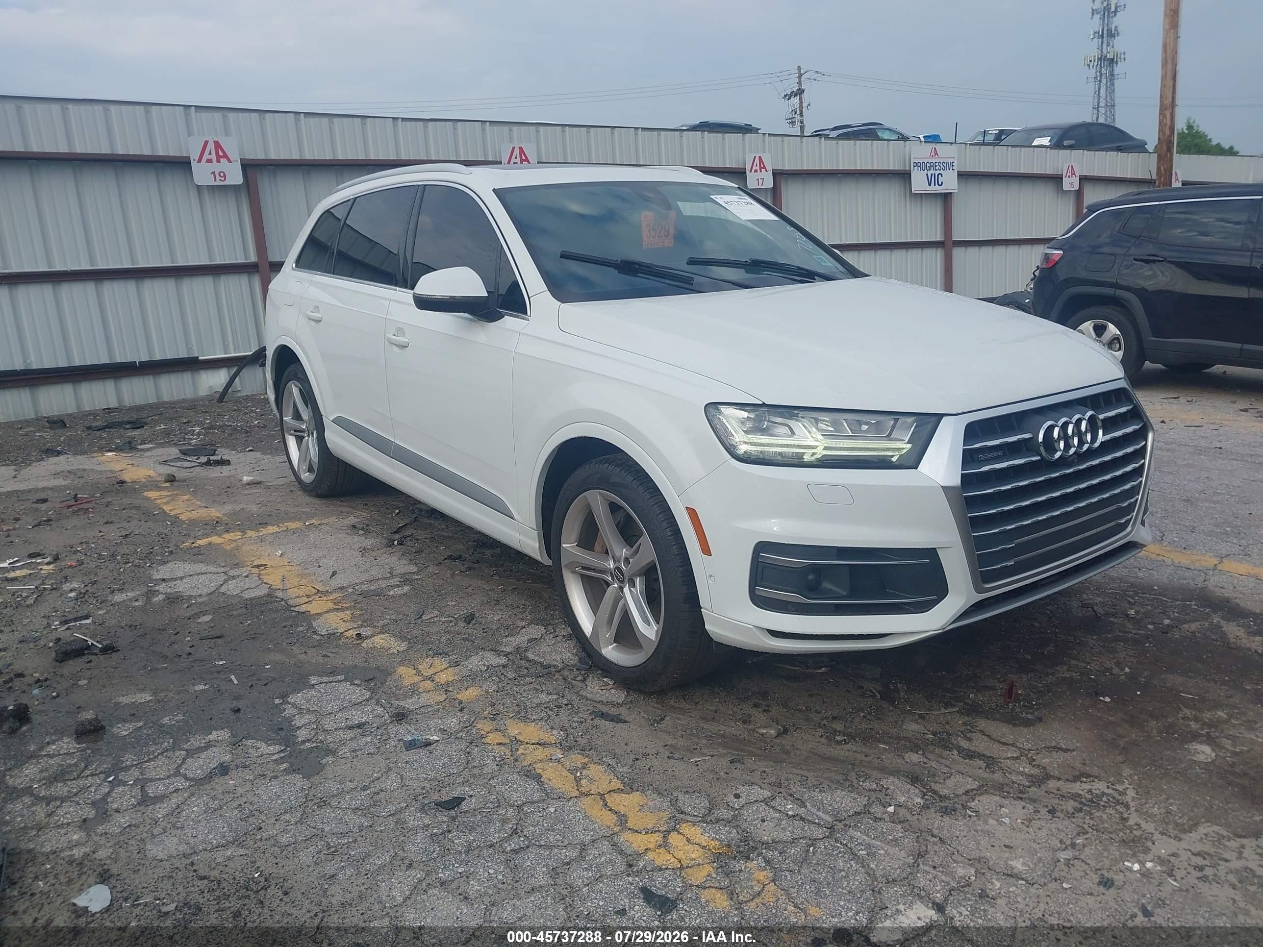 2019 Audi Q7 Prestige, VIN WA1VABF70KD037283 — Rear end