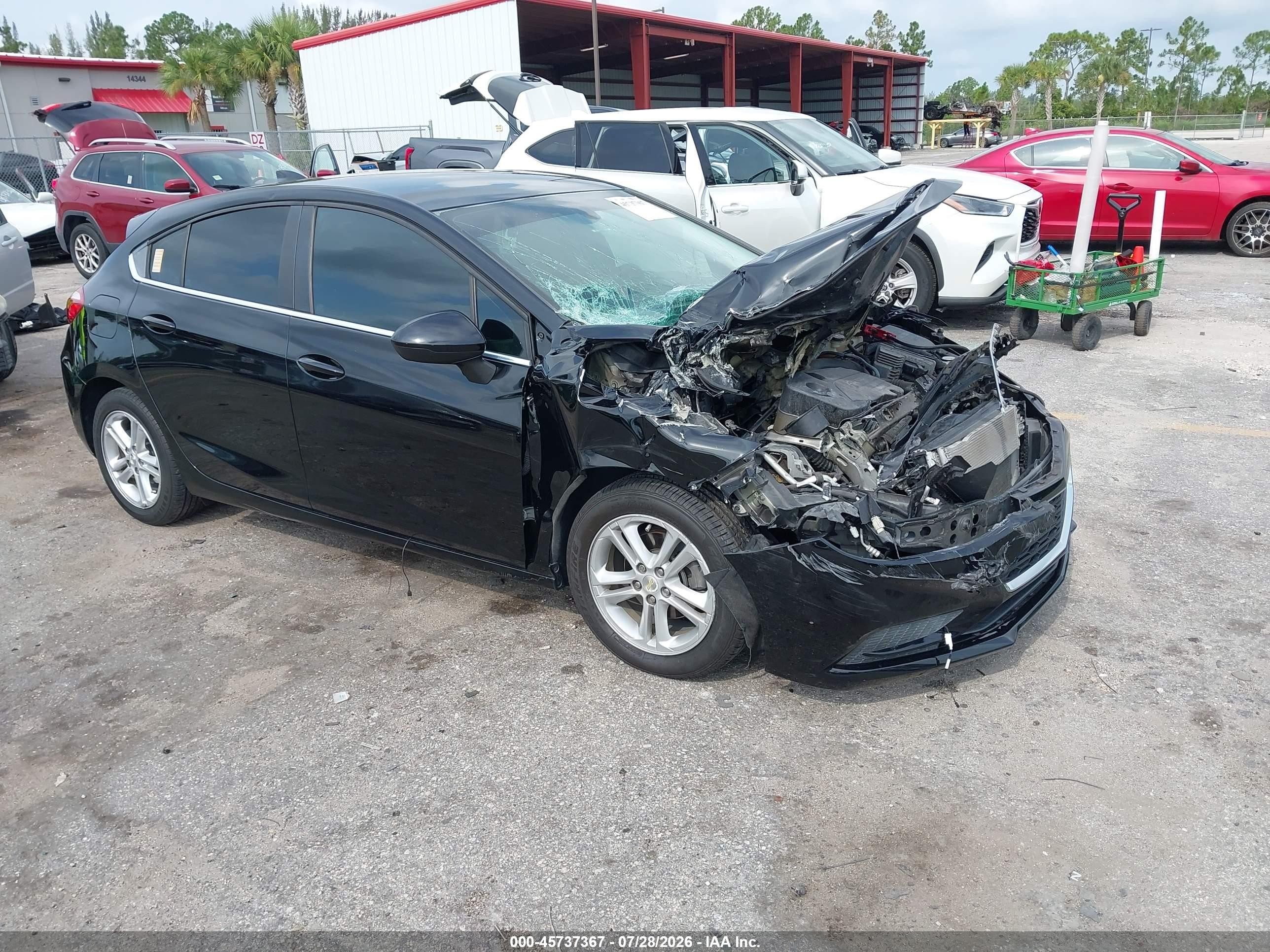 2017 Chevrolet Cruze LT, VIN 3G1BE6SM7HS519332 — Перед