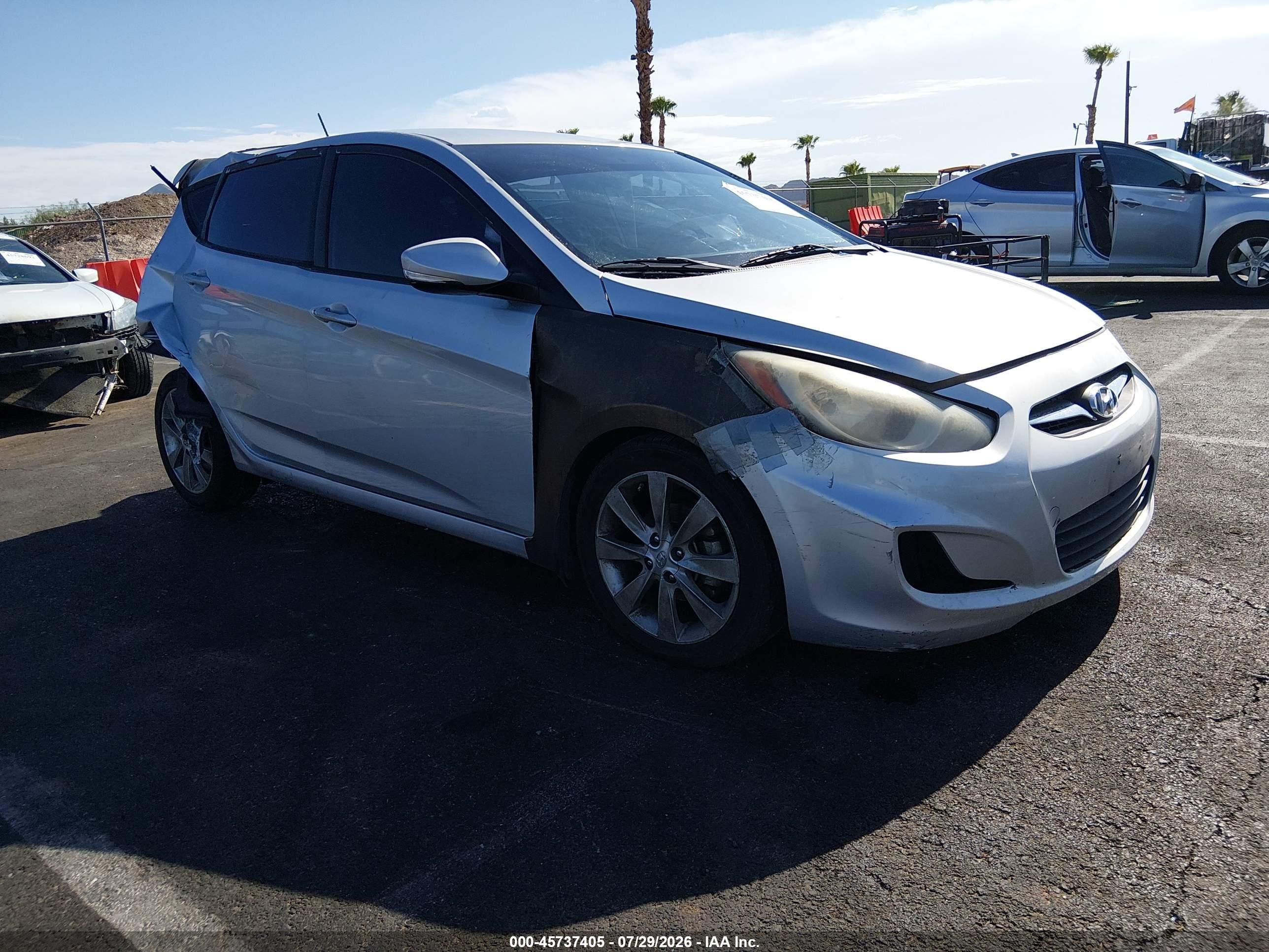 2013 Hyundai Accent SE, VIN KMHCU5AE8DU111558 — Rear end