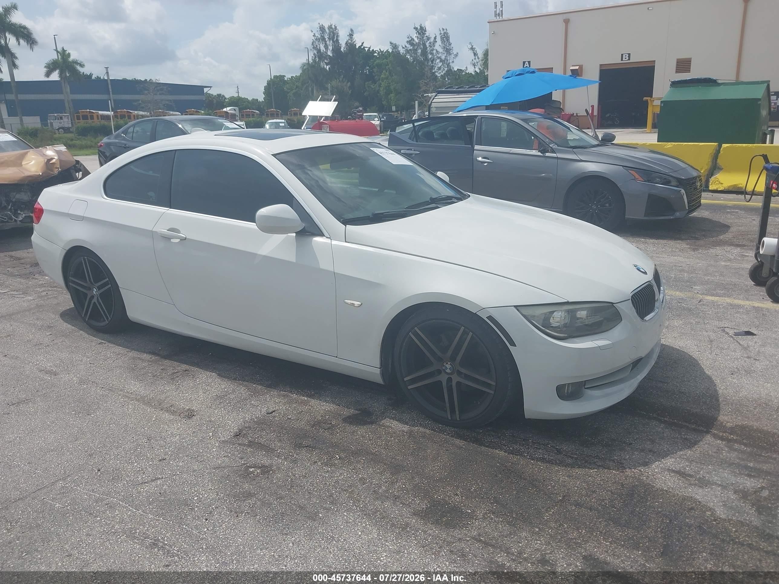 2011 BMW 3 Series 328i, VIN WBAKE5C55BE432262 — Normal wear