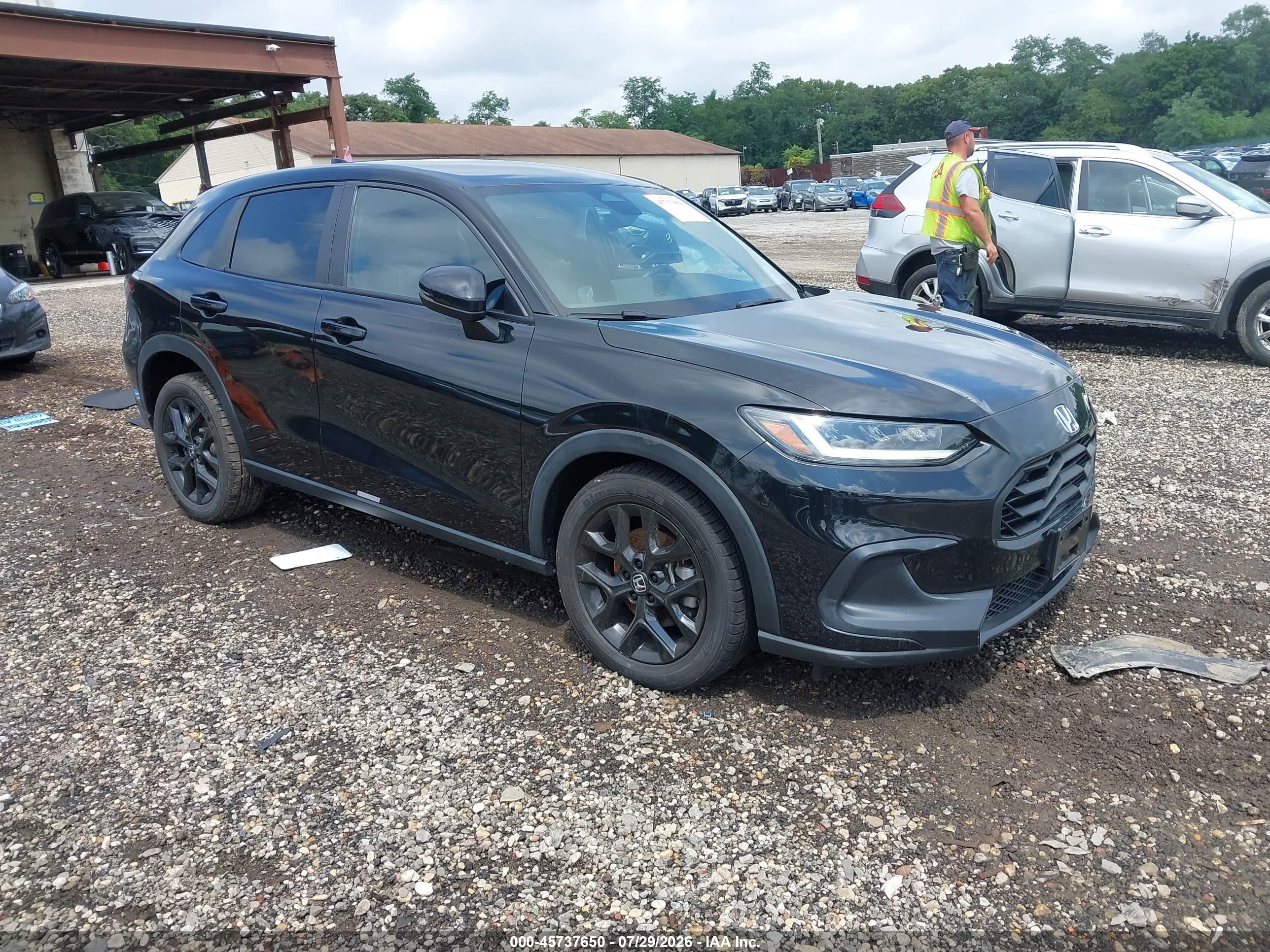 2023 Honda HR-V Sport, VIN 3CZRZ2H52PM729093 — Бок