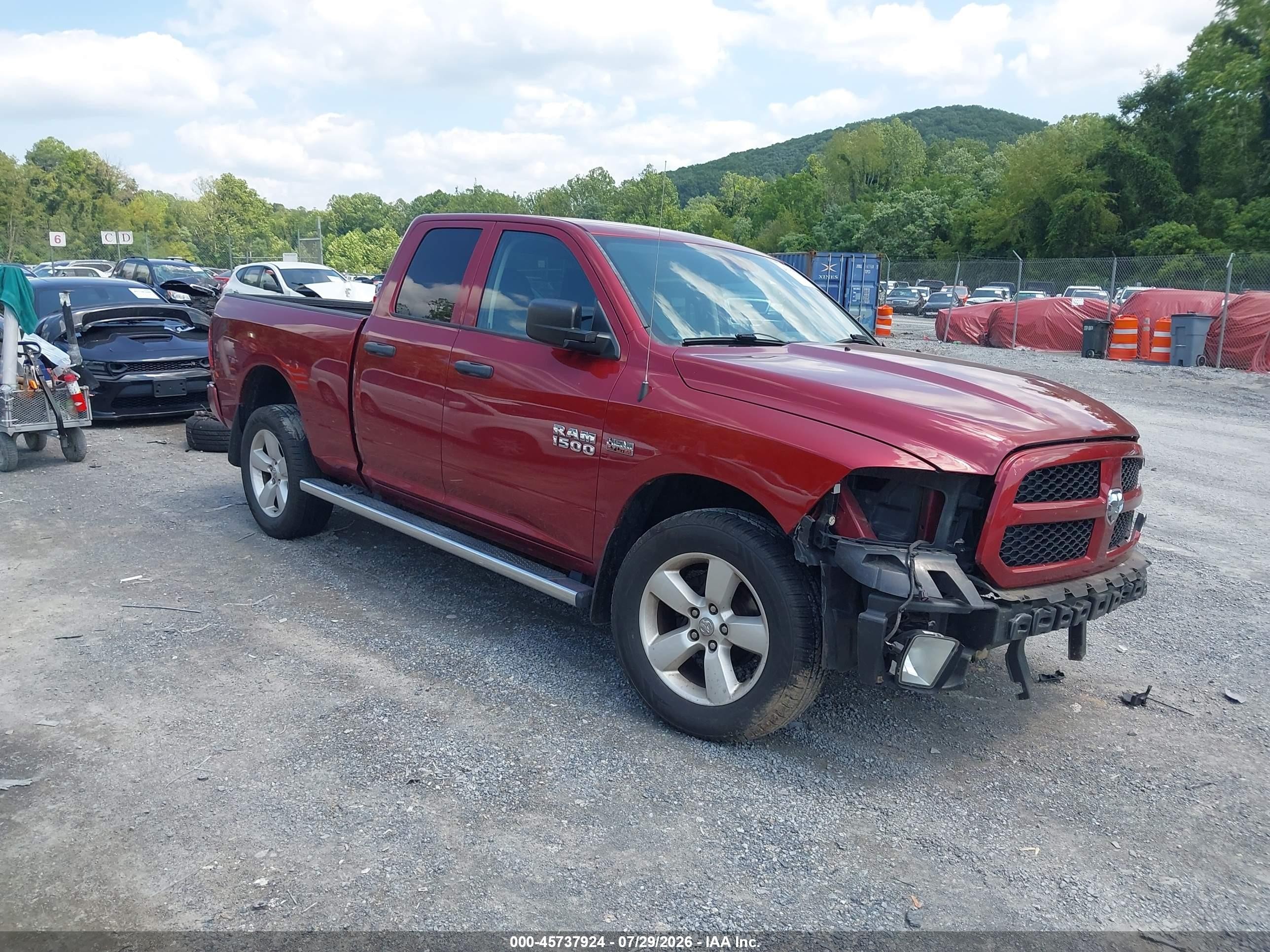 2015 Ram 1500 Express, VIN 1C6RR7FTXFS648408 — Перед