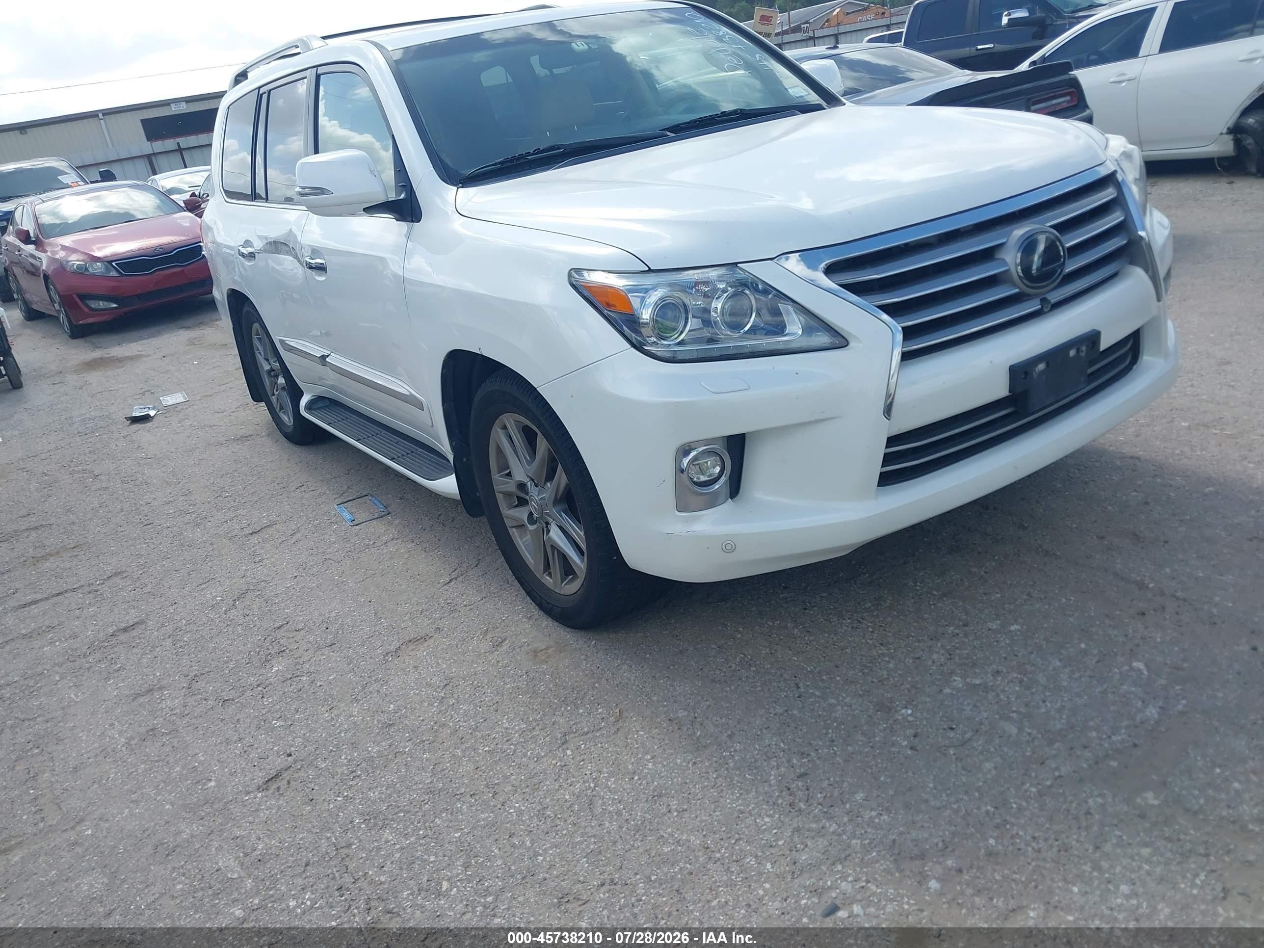 2015 Lexus LX 570, VIN JTJHY7AX0F4168574 — Normal wear