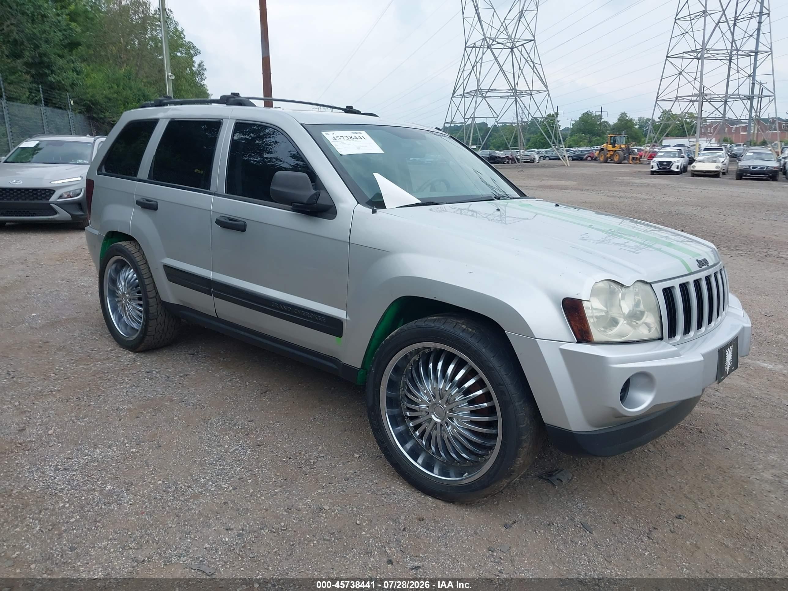 2006 Jeep Grand Cherokee Laredo, VIN 1J4GR48K16C108064 — Normal wear