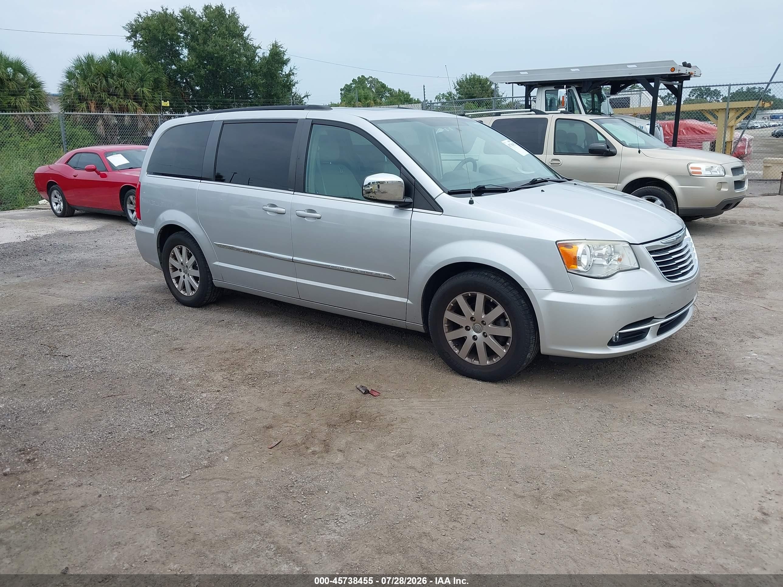 2011 Chrysler Town & Country Touring L, VIN 2A4RR8DG3BR651094 — Normal wear