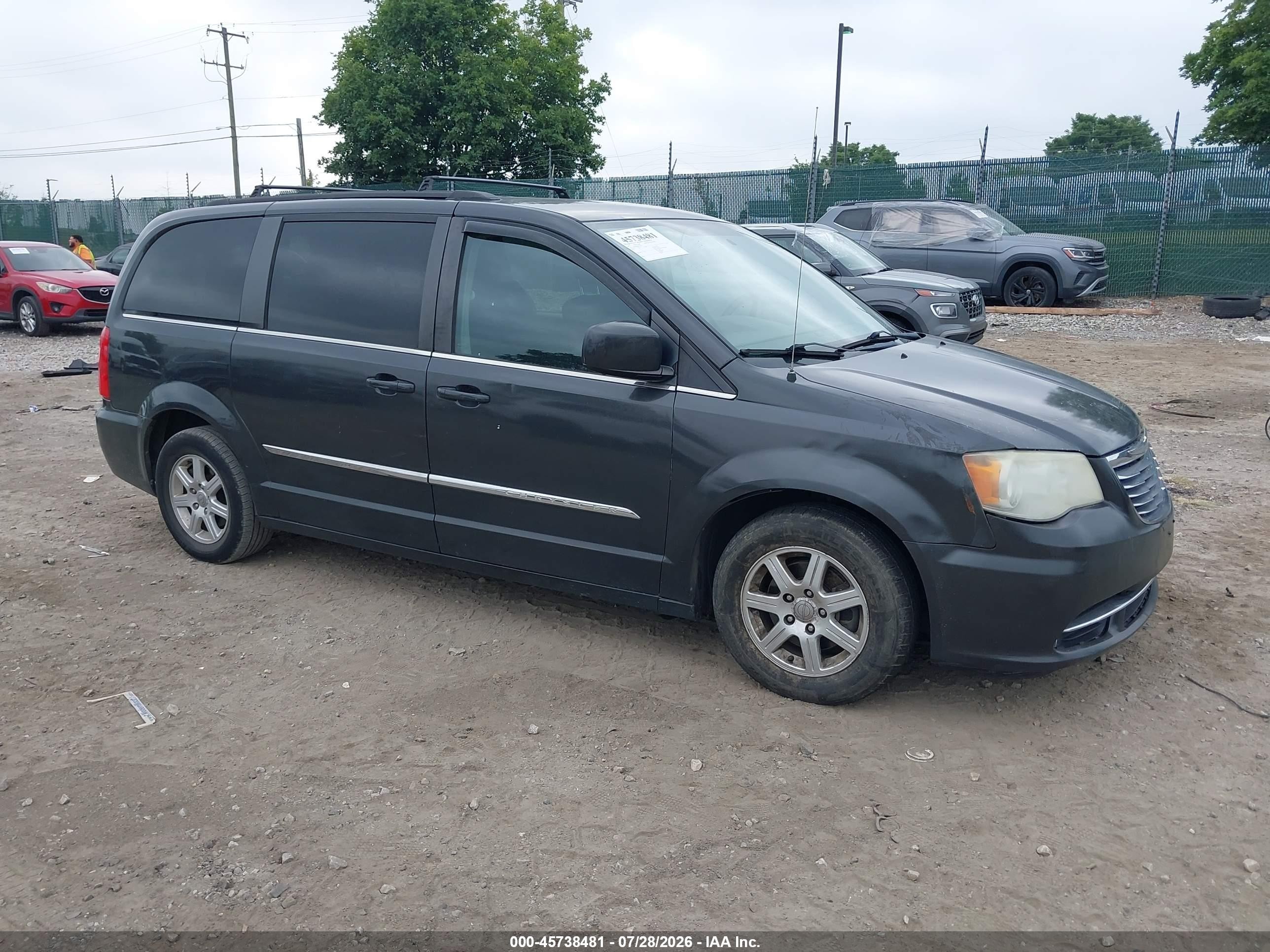 2011 Chrysler Town & Country Touring, VIN 2A4RR5DG9BR783193 — Front end