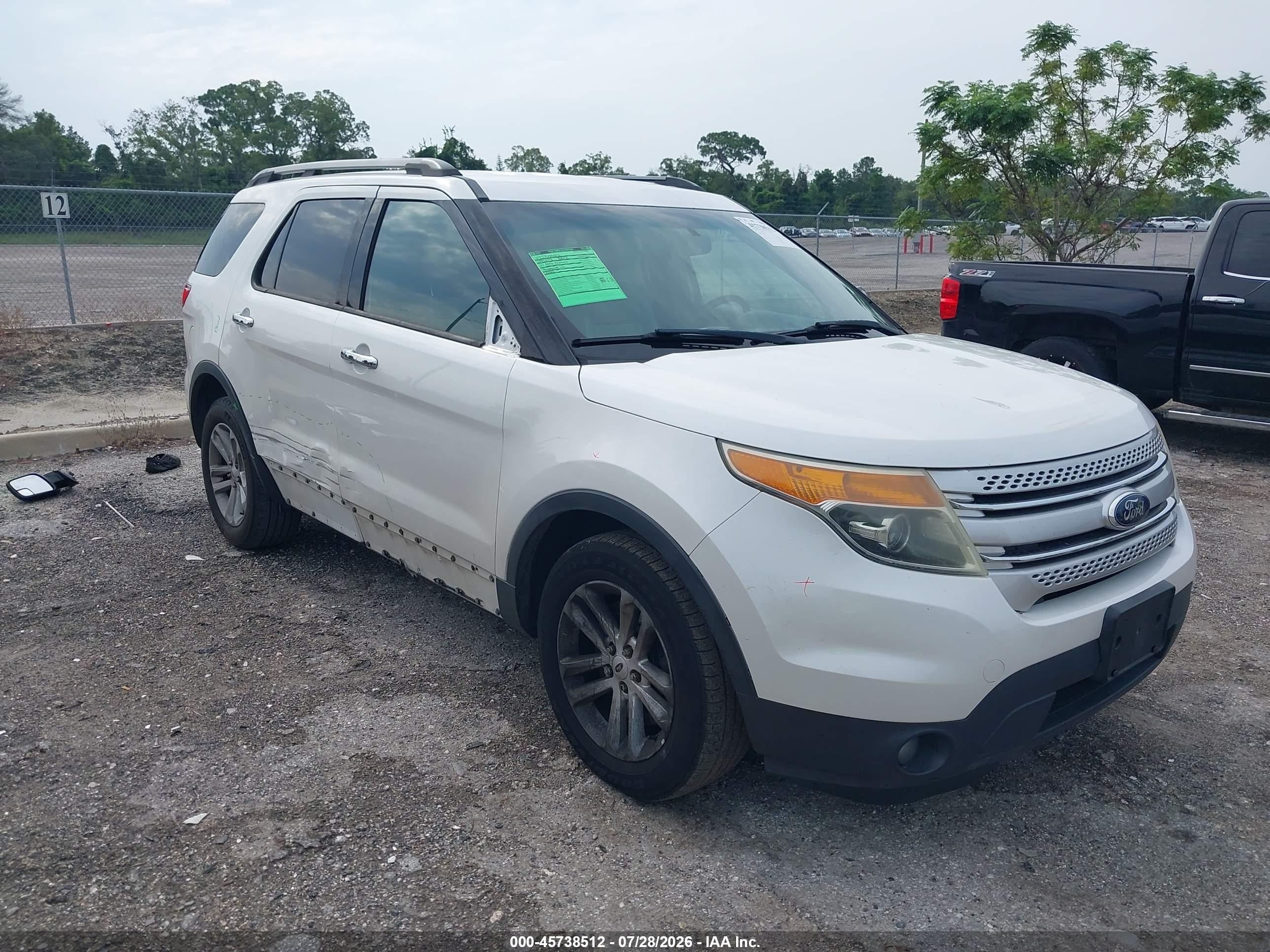 2014 Ford Explorer XLT, VIN 1FM5K7D89EGB06773 — Бок