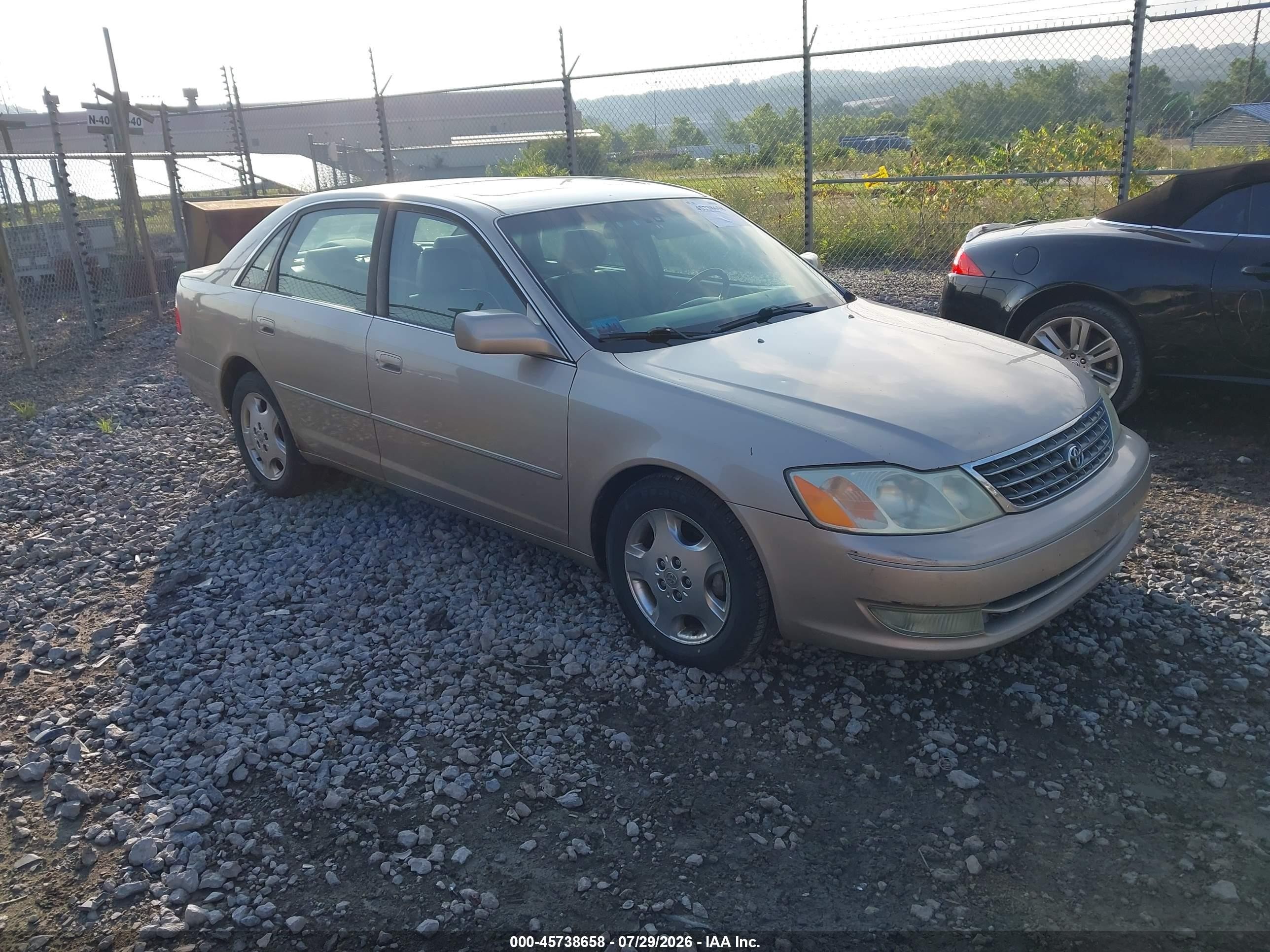 2003 Toyota Avalon XLS, VIN 4T1BF28B33U333763 — Side