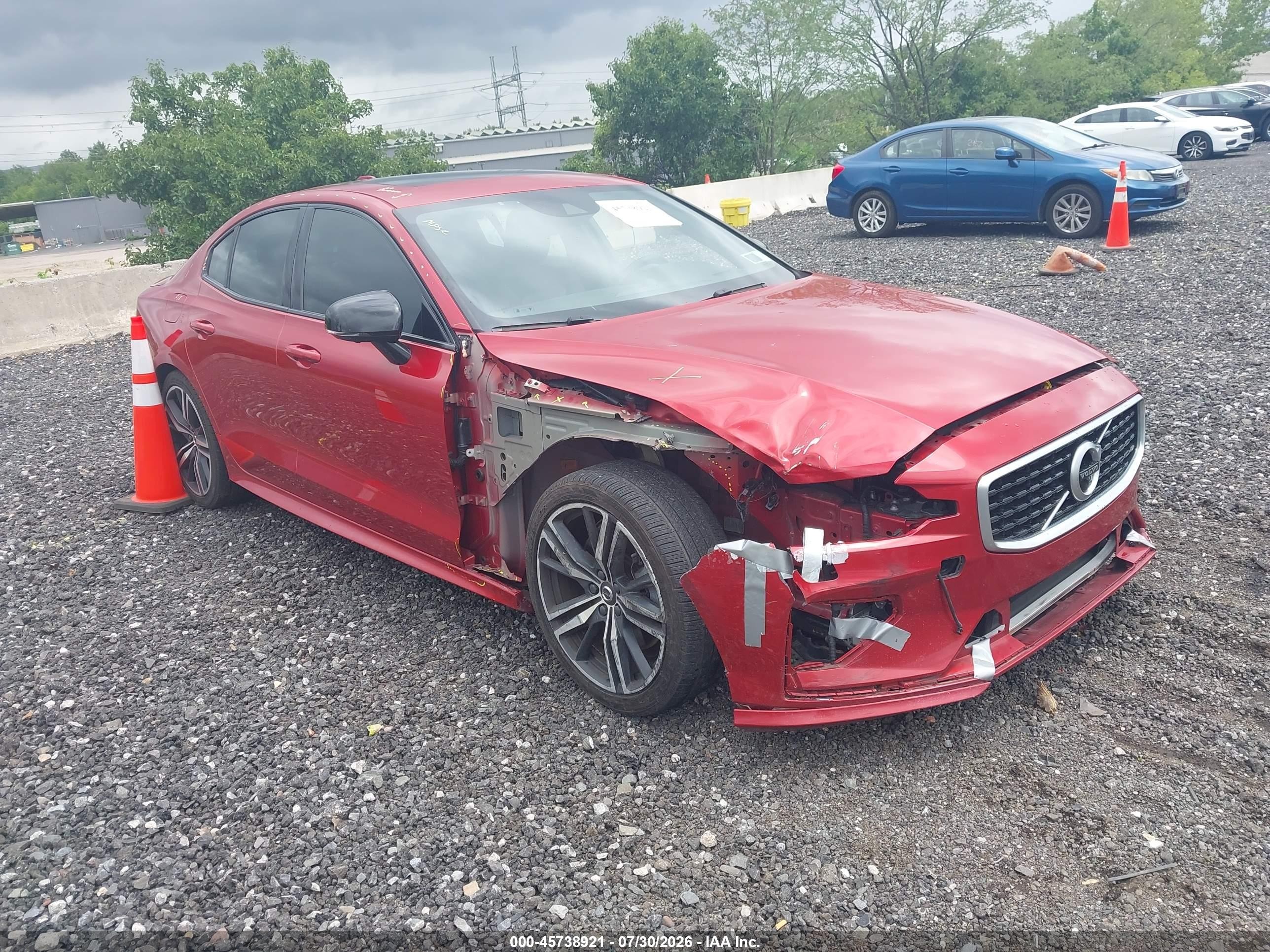 2019 Volvo S60 R-Design, VIN 7JRA22TMXKG001001 — Front end