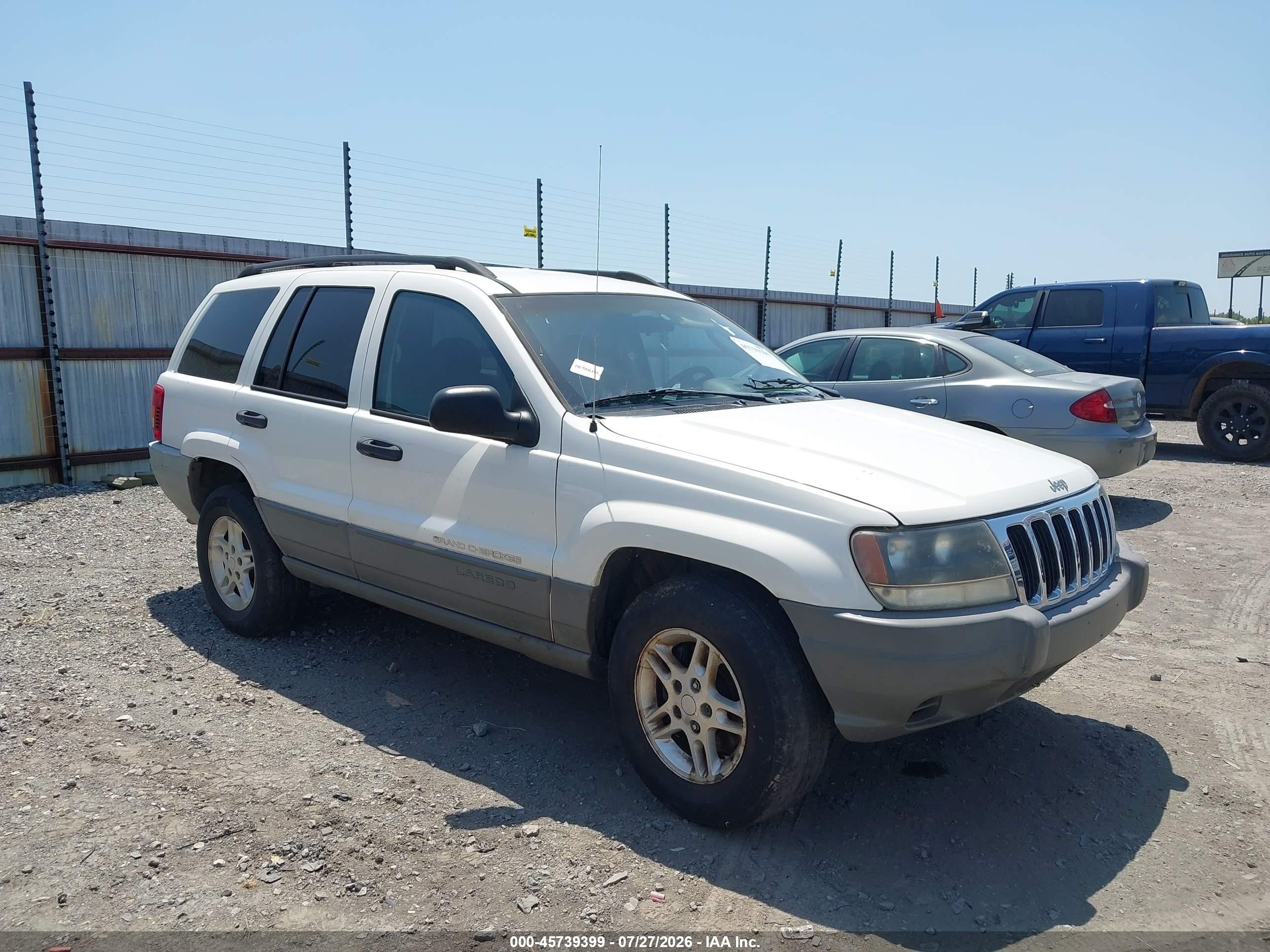 2002 Jeep Grand Cherokee Laredo, VIN 1J4GX48S62C233755 — Side