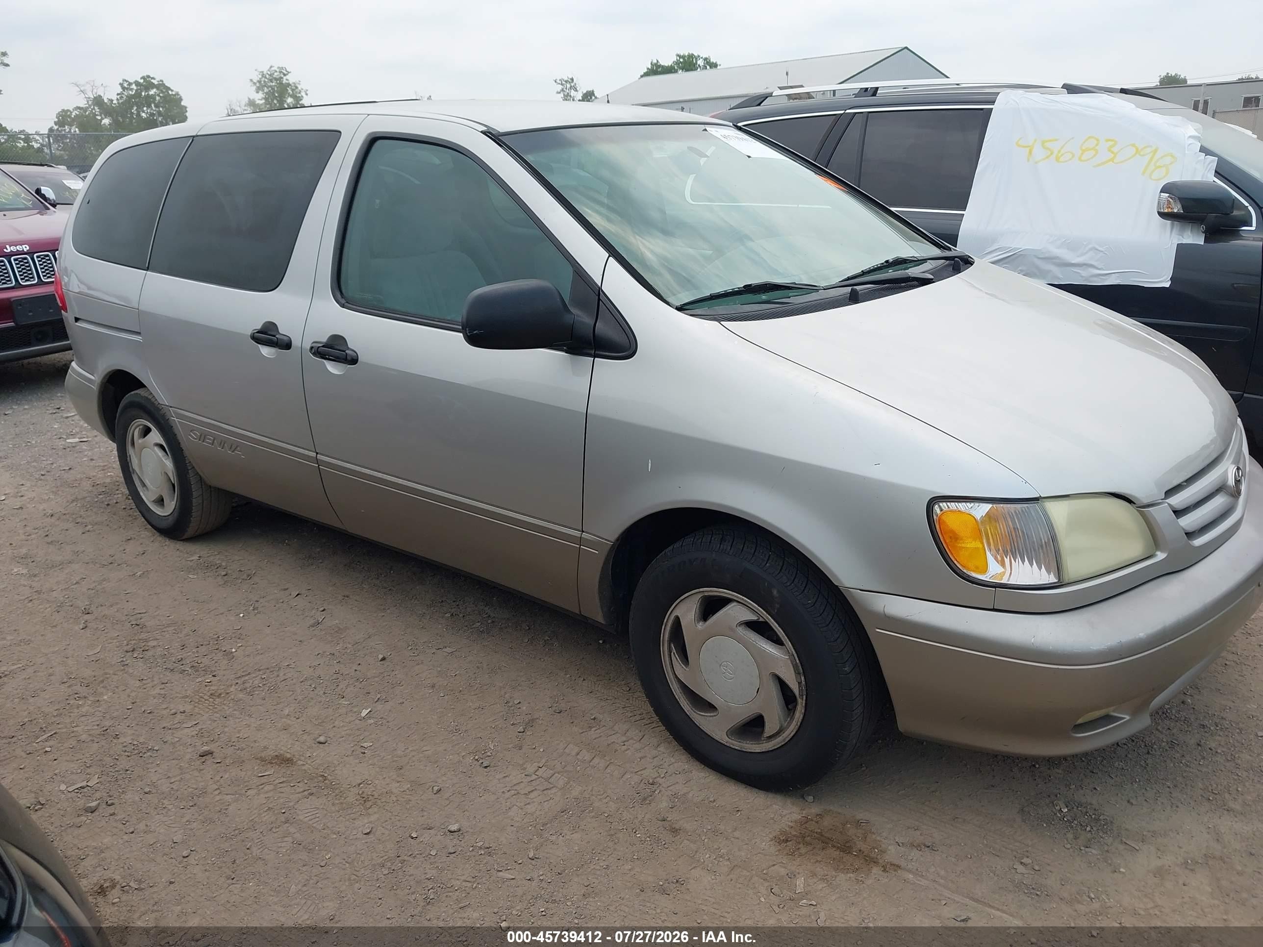 2002 Toyota Sienna XLE, VIN 4T3ZF13C42U485999 — Normal wear