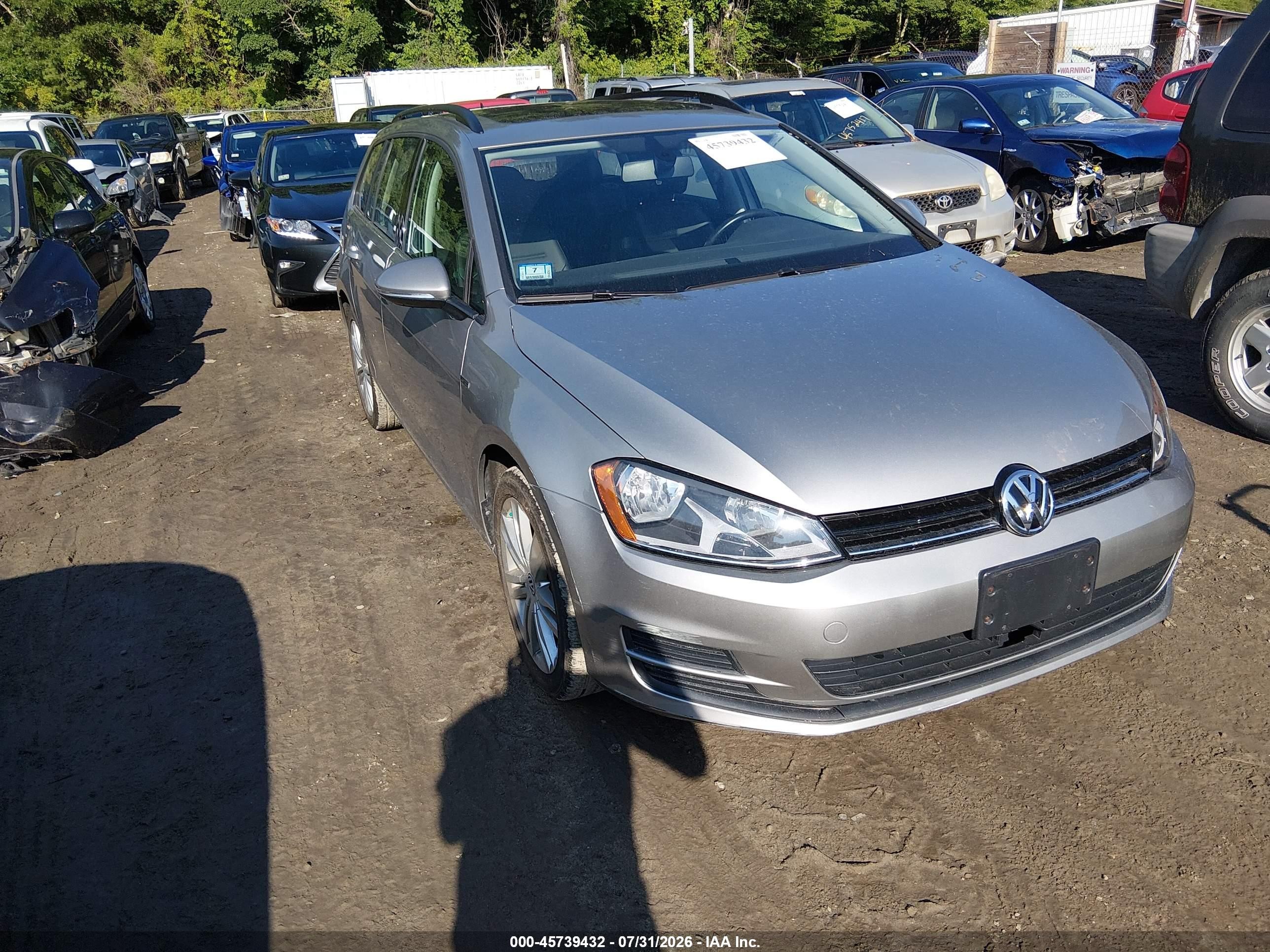 2016 Volkswagen Golf TSI S, VIN 3VWC17AU0GM522071 — Normal wear
