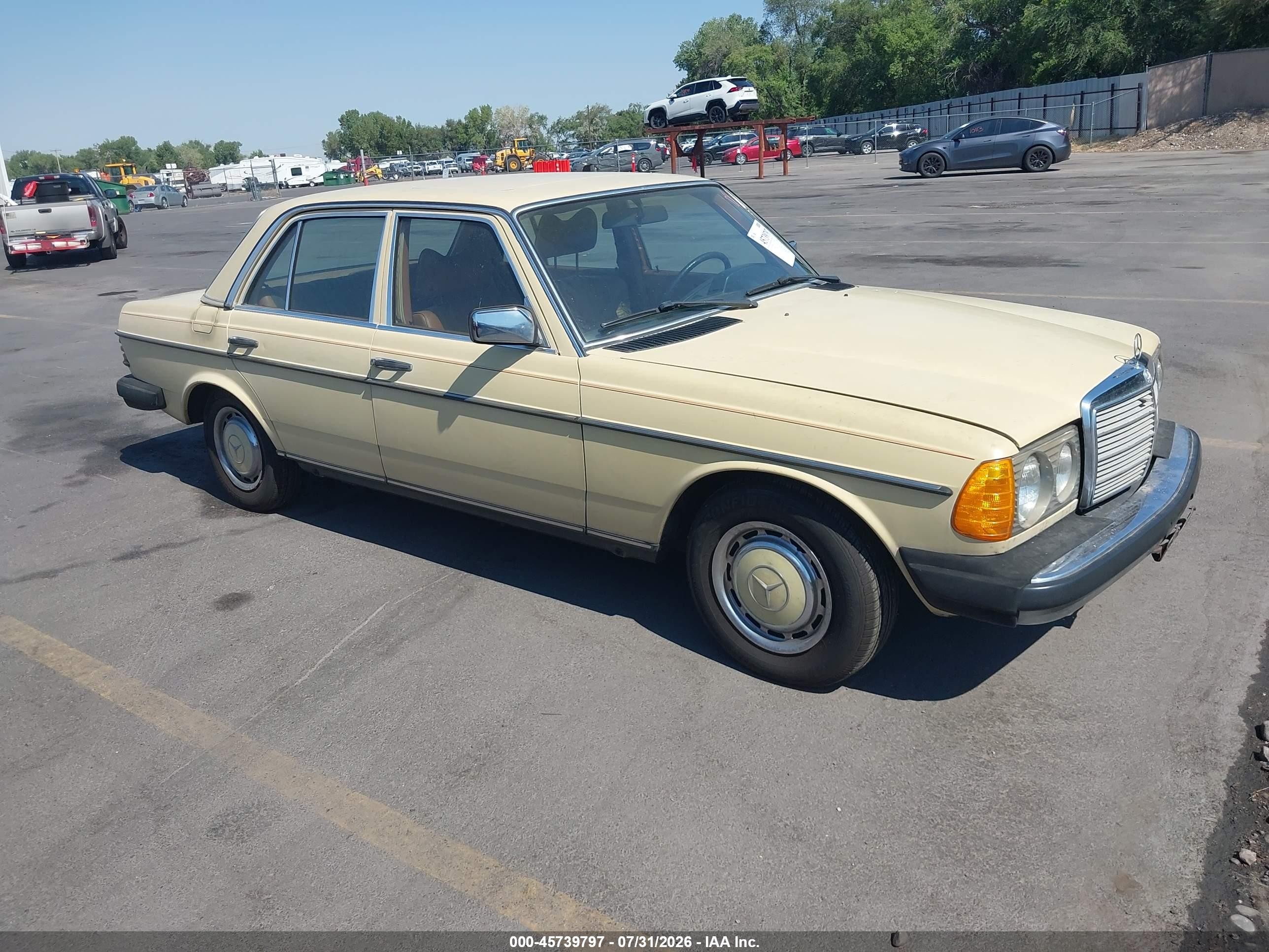 1979 Mercedes-Benz 240, VIN 12312310106582 — Normal wear