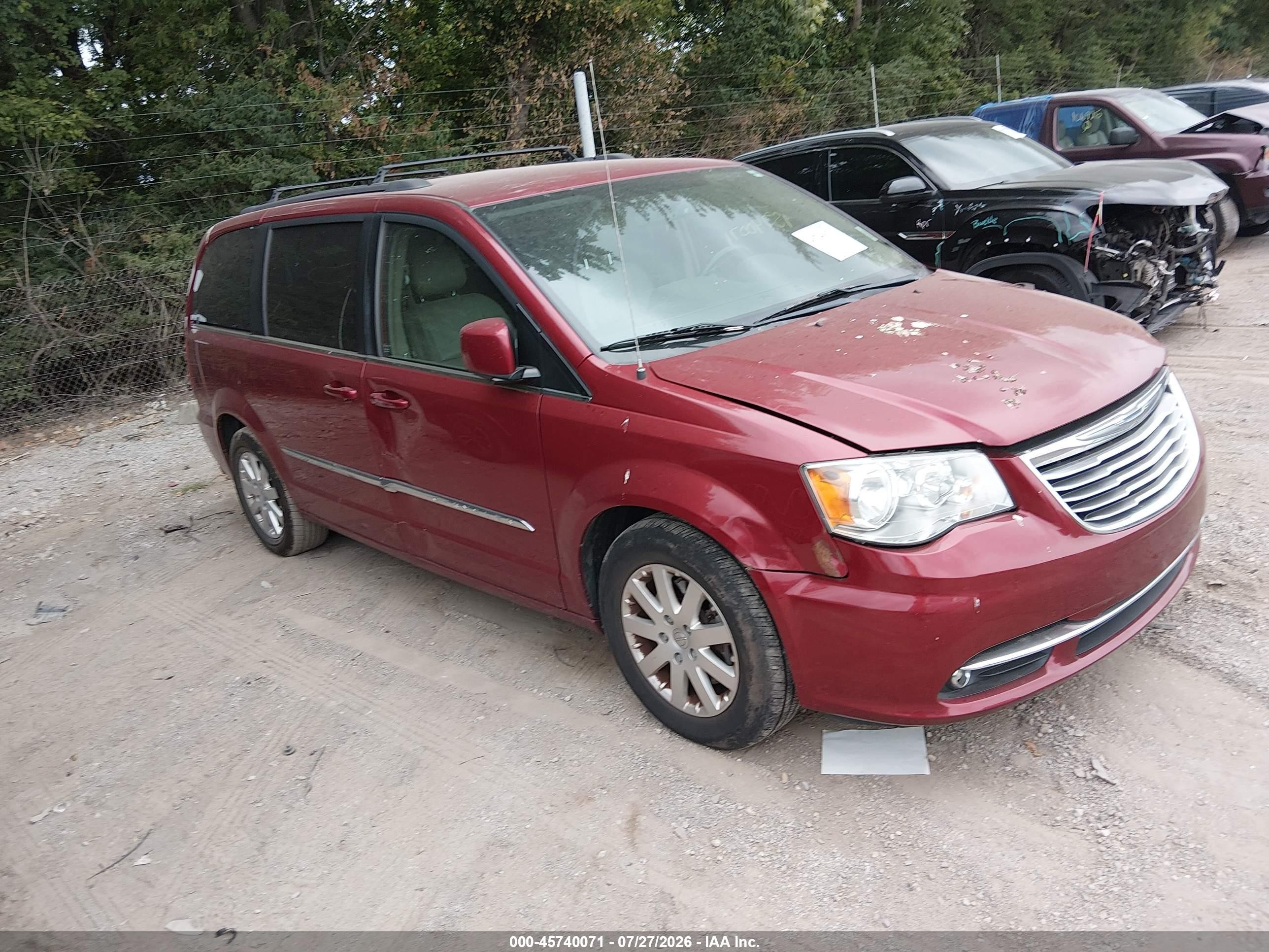 2015 Chrysler Town & Country Touring, VIN 2C4RC1BG5FR730872 — Фото с аукциона 1 of 5