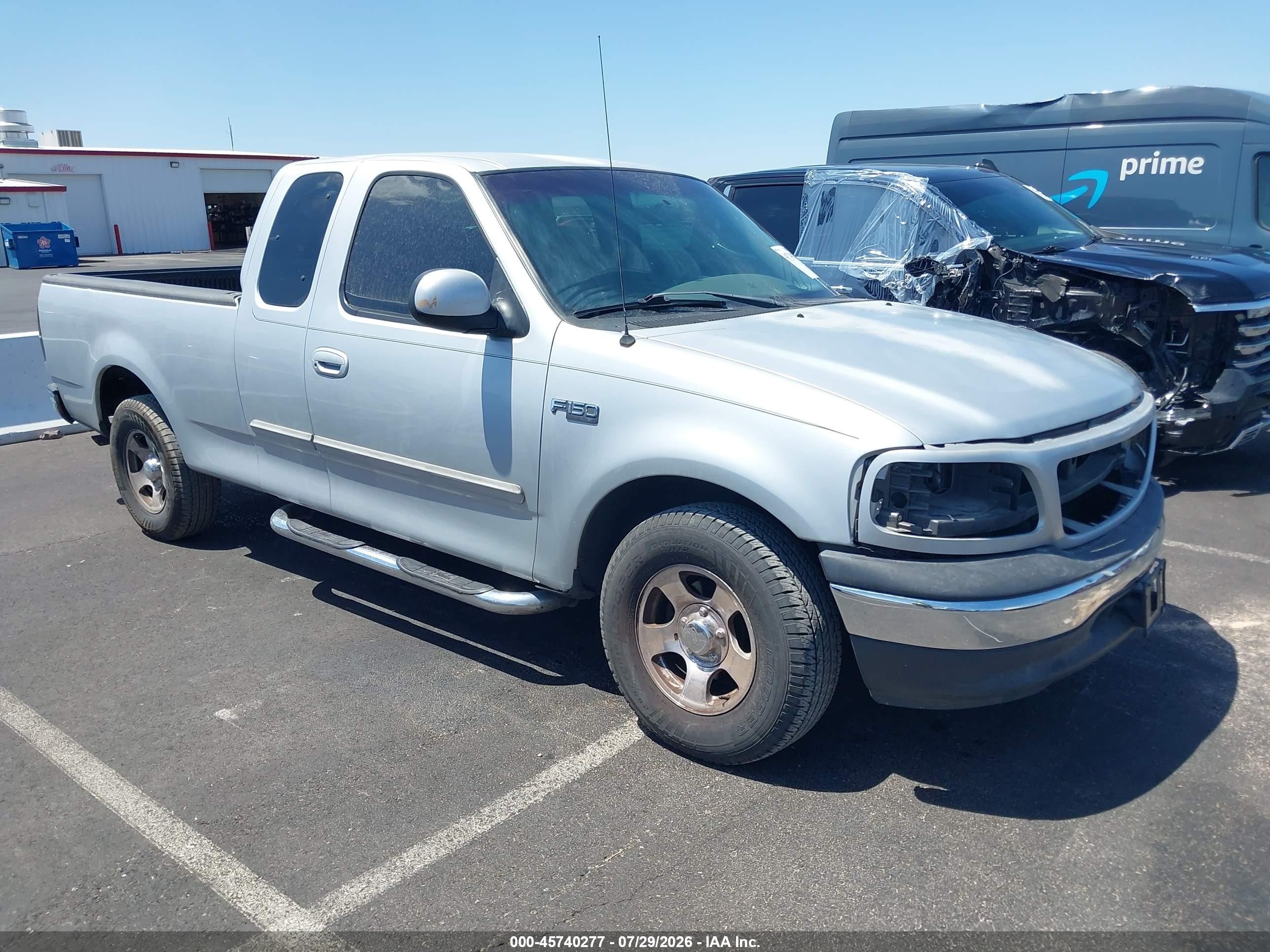 2002 Ford F-150 XL, VIN 1FTRX17202NB11864 — Перед