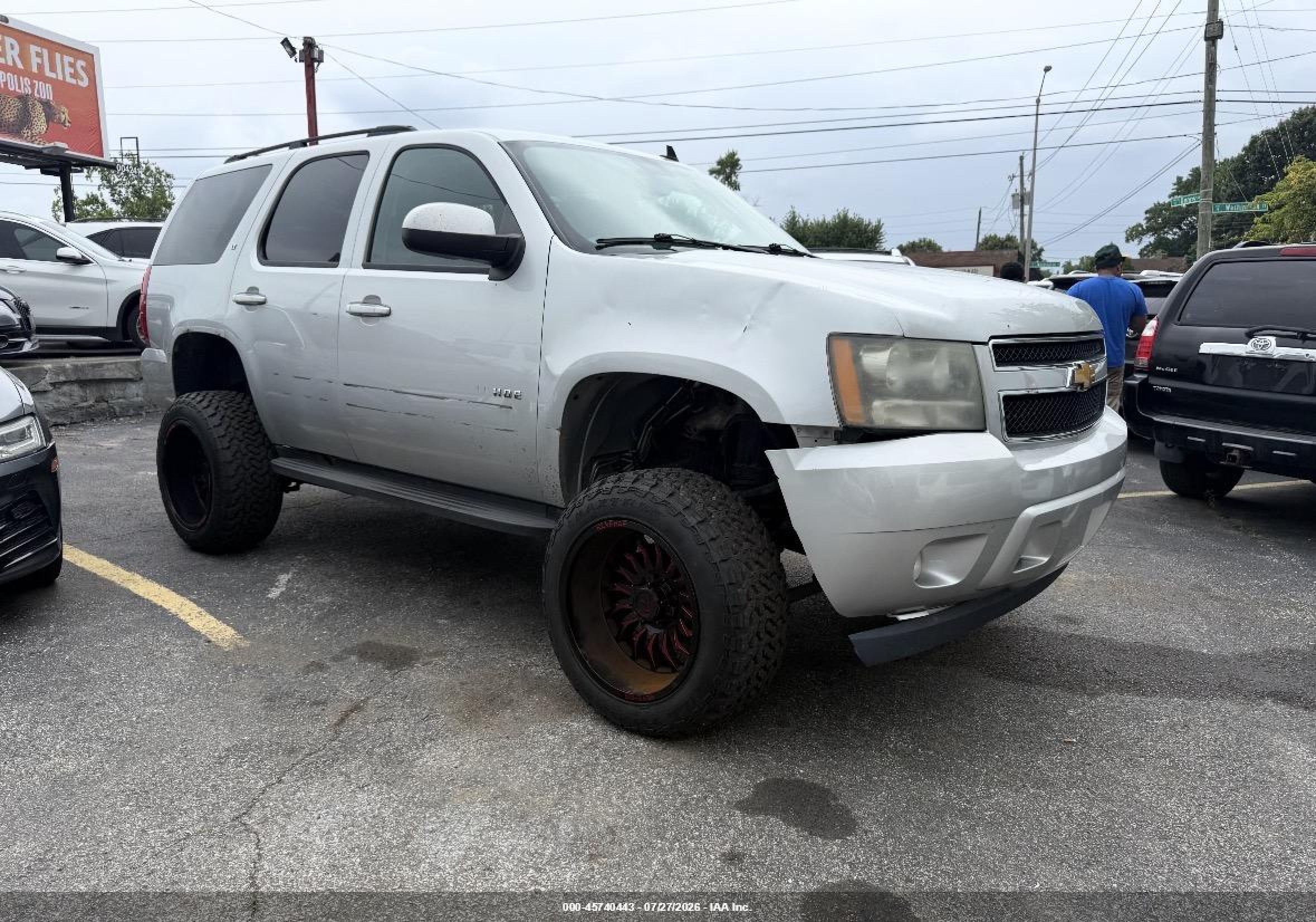 2011 Chevrolet Tahoe LT, VIN 1GNSKBE01BR150177 — Normal wear