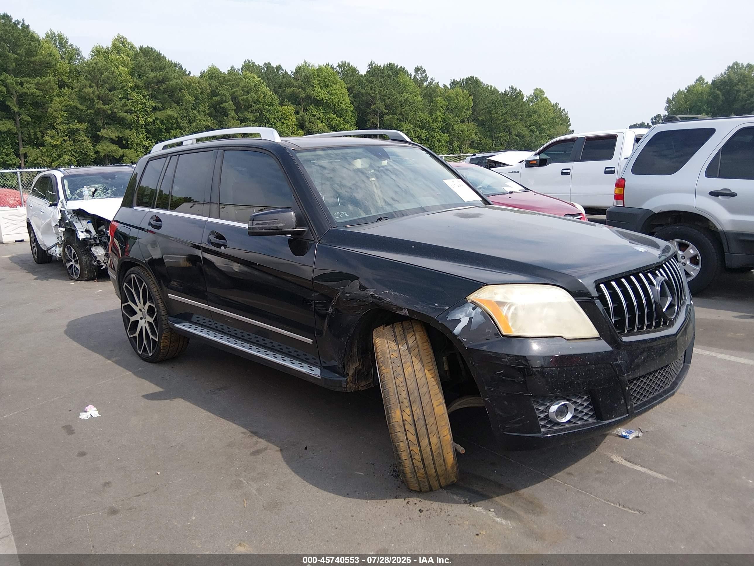 2010 Mercedes-Benz GLK 350, VIN WDCGG8HB4AF299337 — Front end