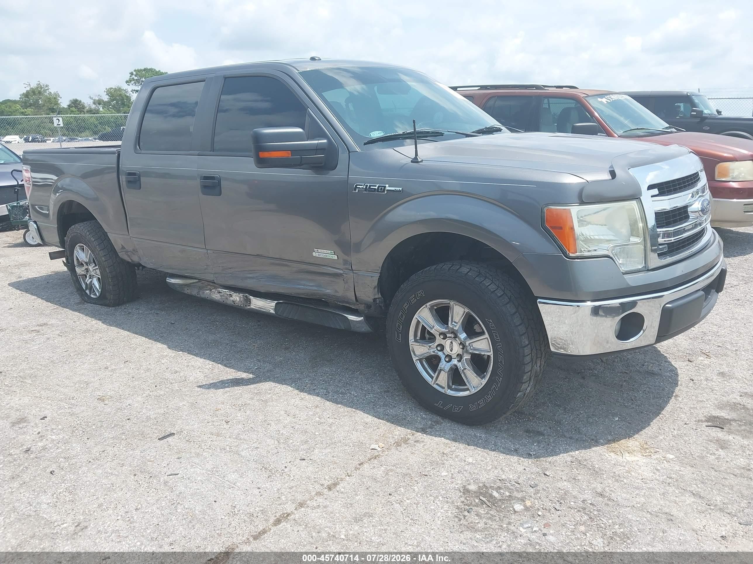2014 Ford F-150 XLT, VIN 1FTFW1CT9EKE17603 — Side