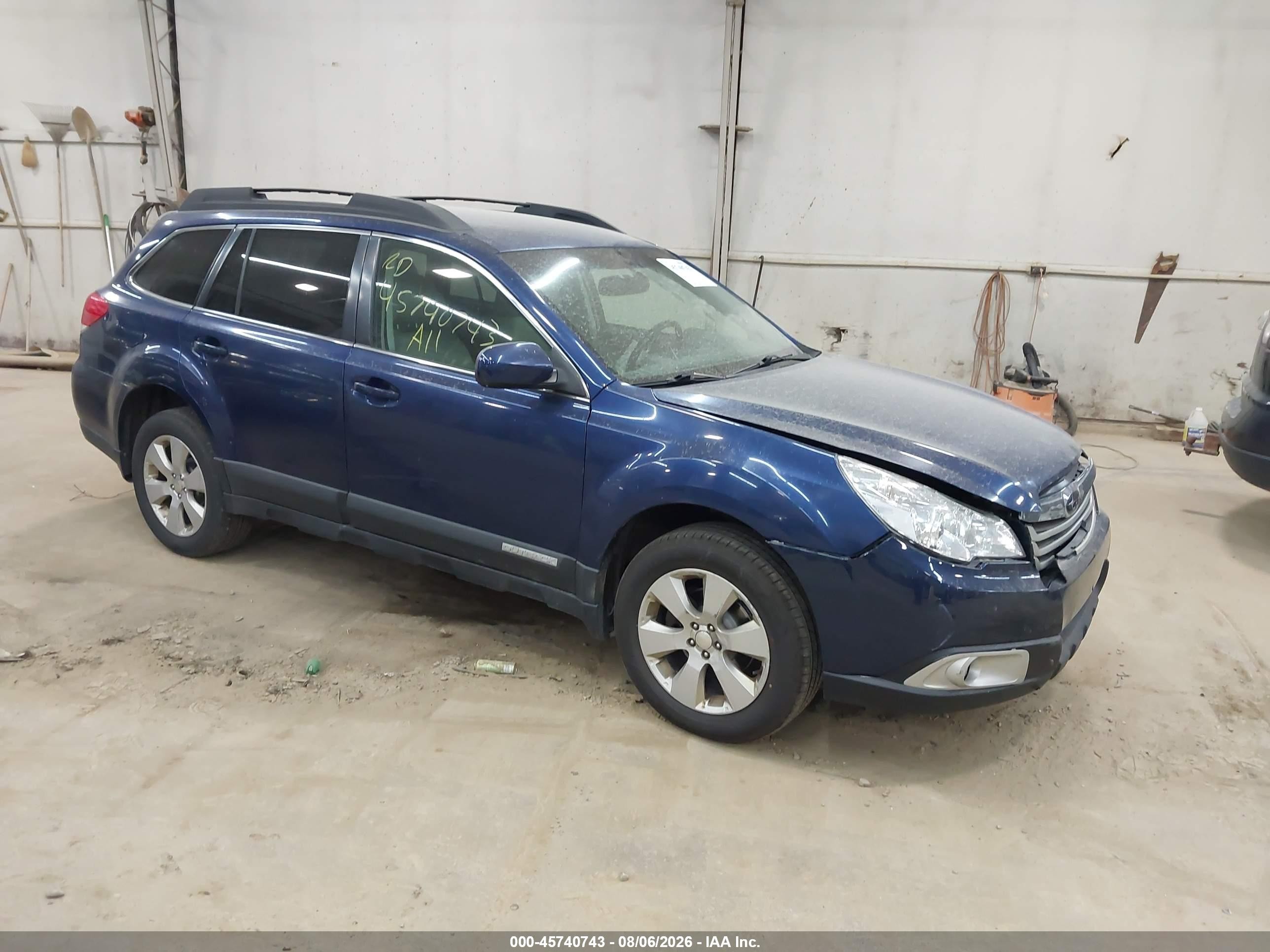 2011 Subaru Outback Premium, VIN 4S4BRCCC1B3372210 — Front end