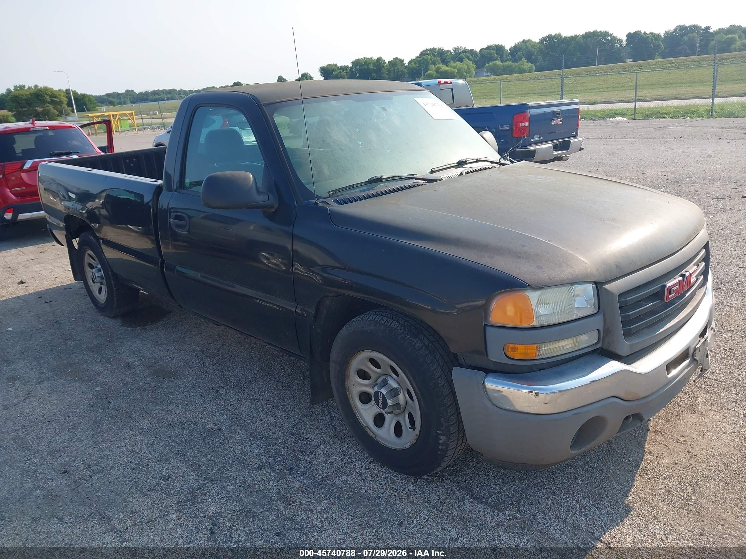 2007 GMC Sierra 1500 Work Truck, VIN 1GTEC14X57Z124233 — Normal wear