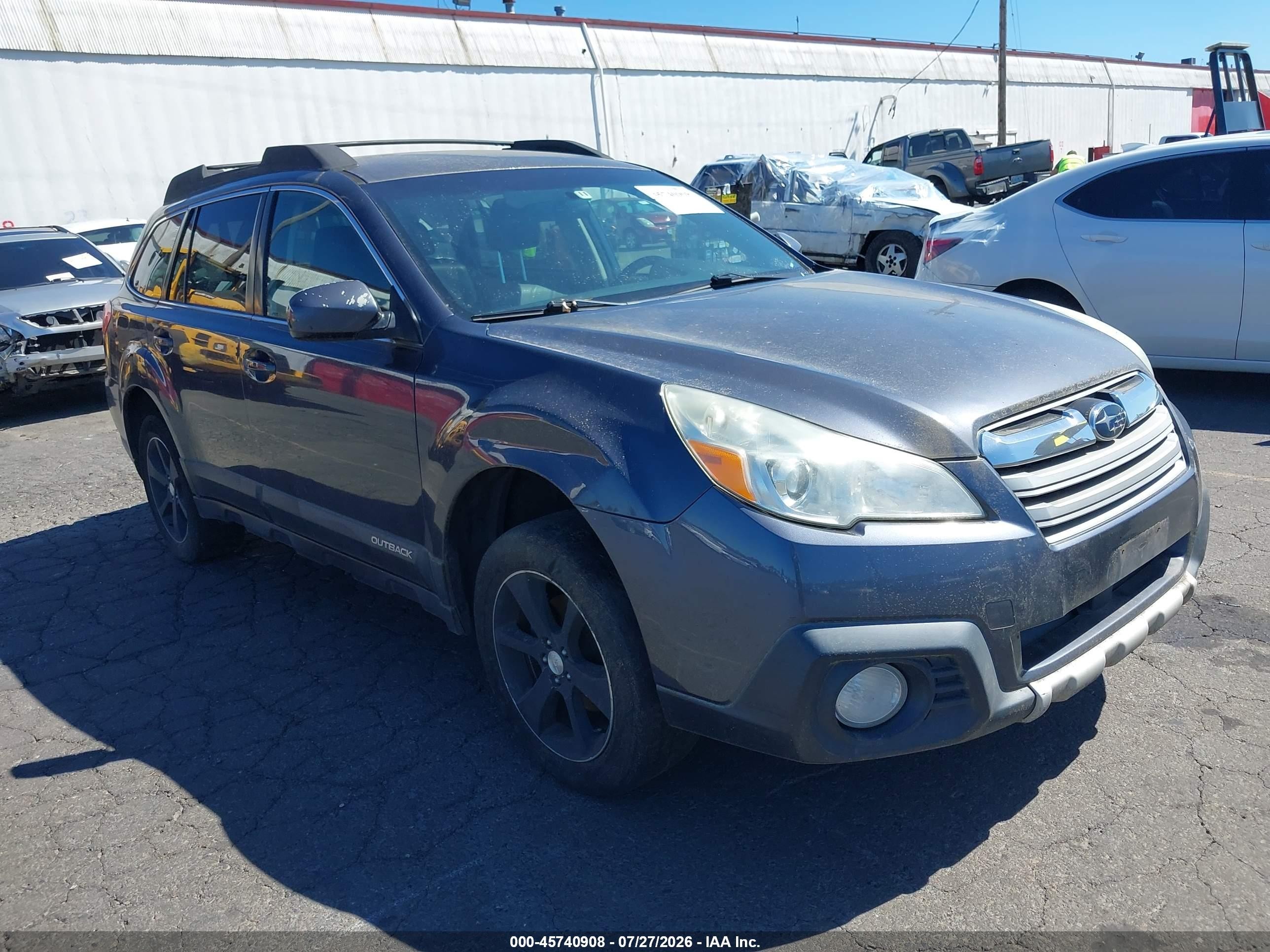 2014 Subaru Outback Limited, VIN 4S4BRBKC3E3250318 — Normal wear