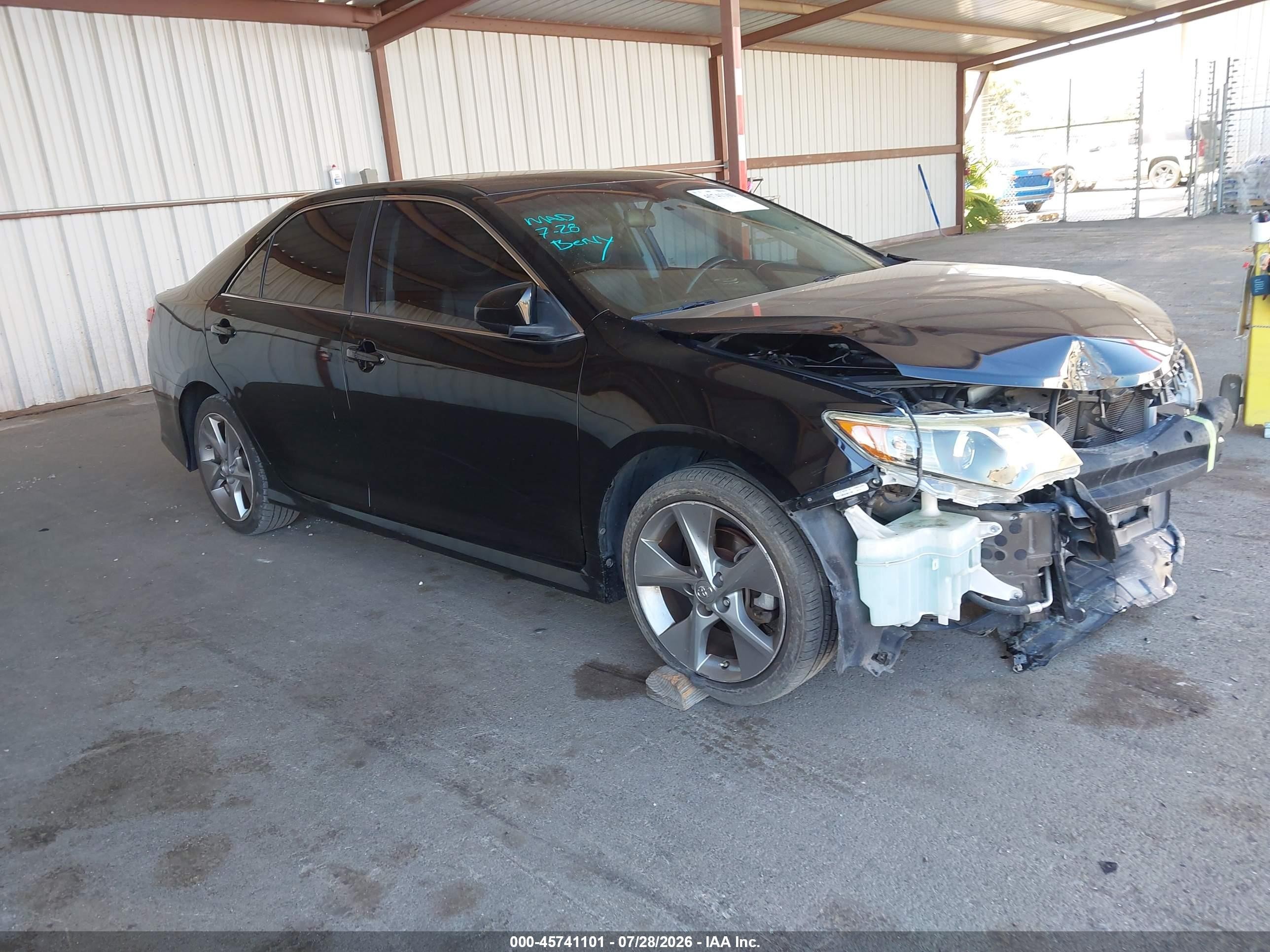 2014 Toyota Camry LE, VIN 4T1BF1FK3EU352233 — Front end