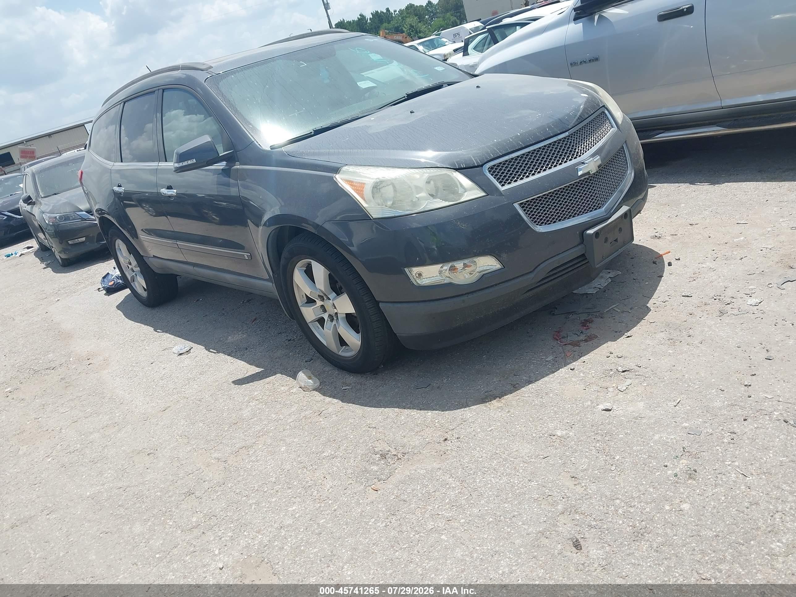2010 Chevrolet Traverse LTZ, VIN 1GNLRHED4AS104498 — Normal wear