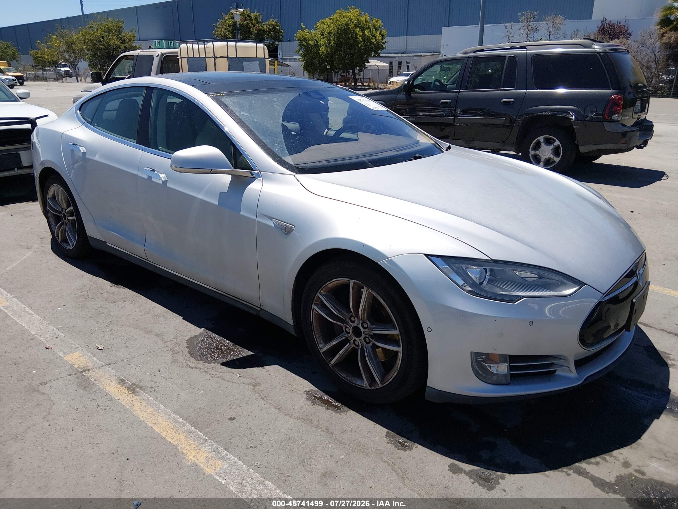 2015 Tesla Model S 85, VIN 5YJSA1H16FF083999 — Обычный износ