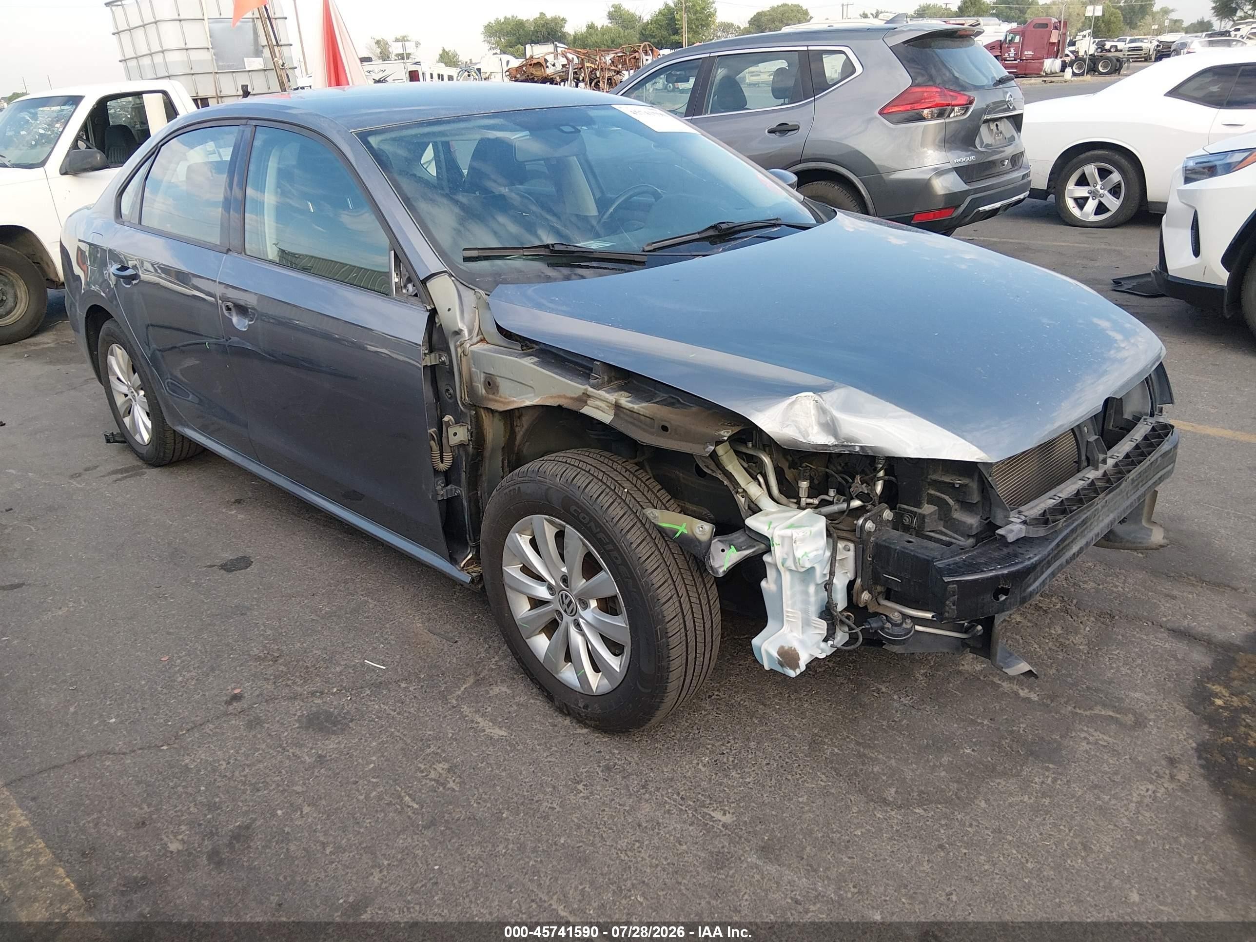 2015 Volkswagen Passat S, VIN 1VWAT7A32FC018212 — Front end