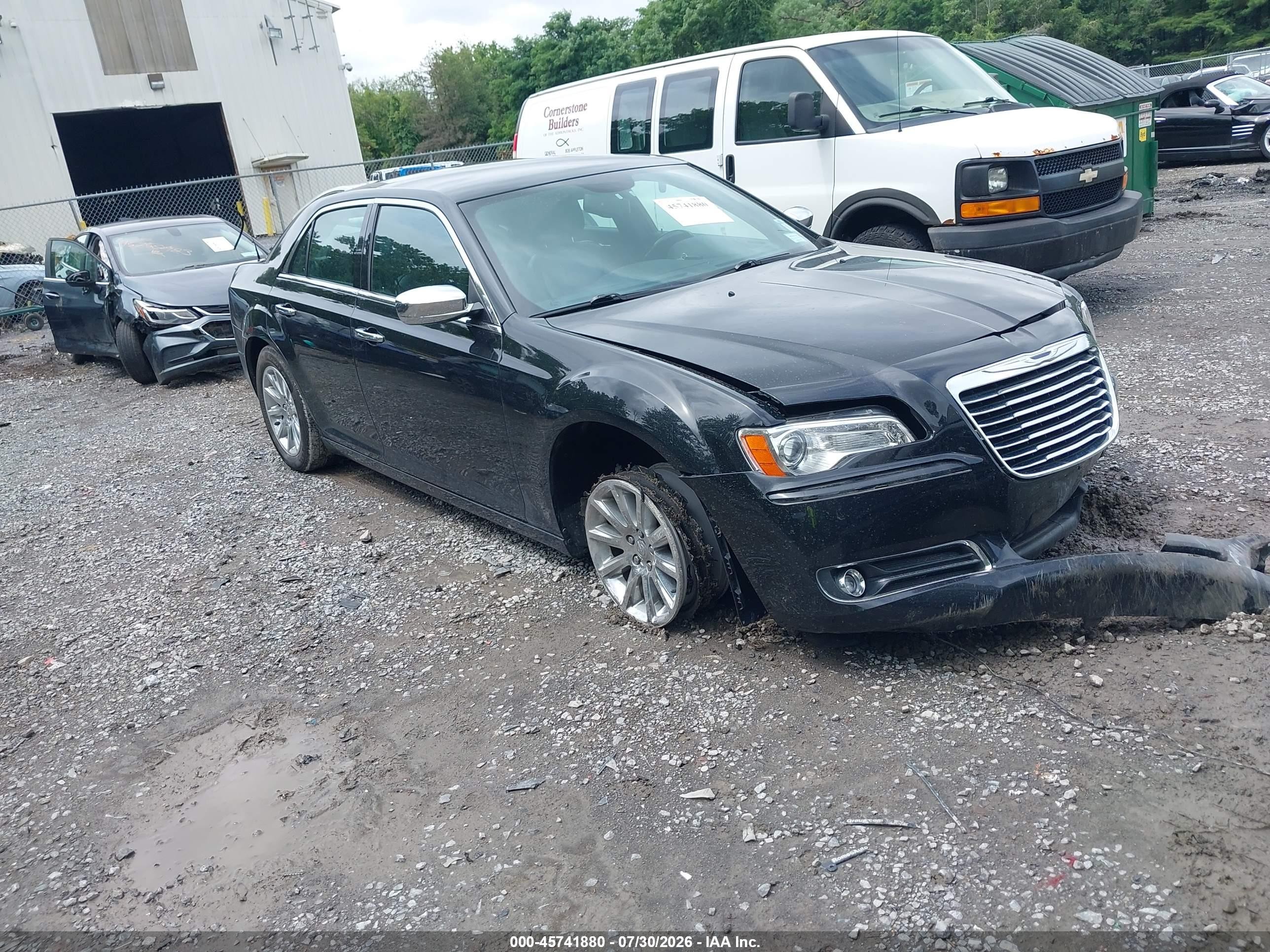 2014 Chrysler 300 C, VIN 2C3CCAETXEH117671 — Front end