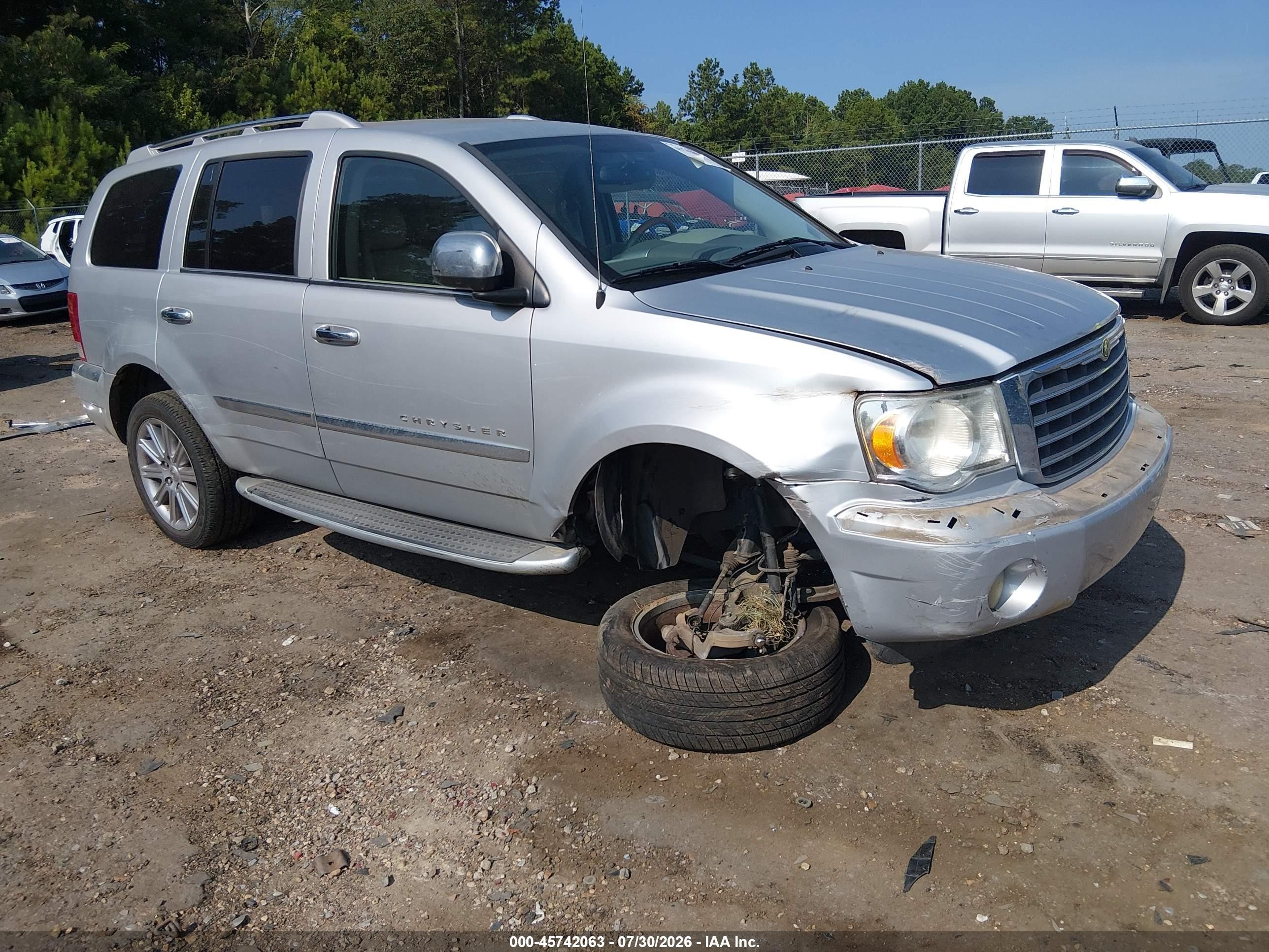 2008 Chrysler Aspen Limited, VIN 1A8HX58208F130959 — Перед