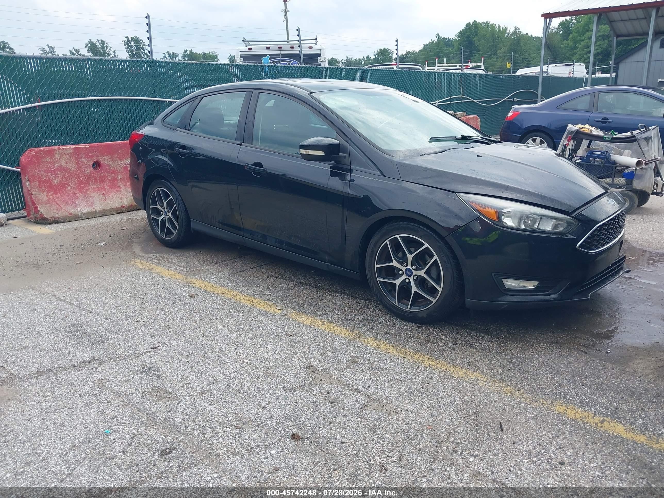 2017 Ford Focus SEL, VIN 1FADP3H28HL345393 — Front end