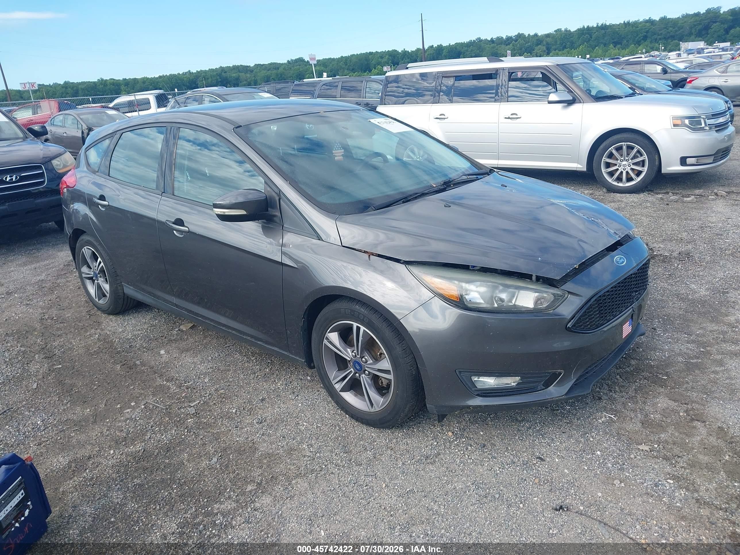 2016 Ford Focus SE, VIN 1FADP3KEXGL232336 — Normal wear