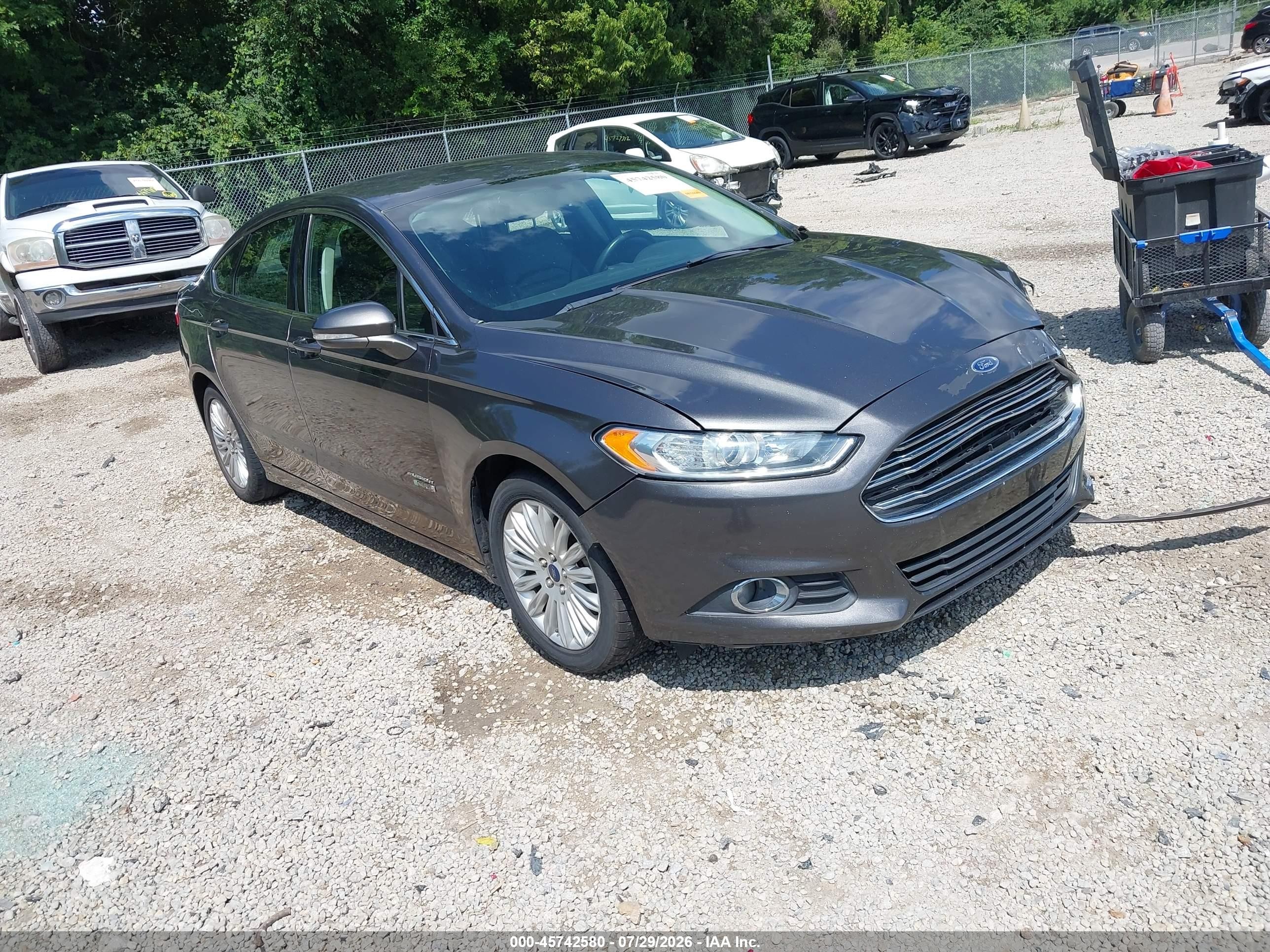 2016 Ford Fusion SE Luxury, VIN 3FA6P0PU0GR403491 — Front end